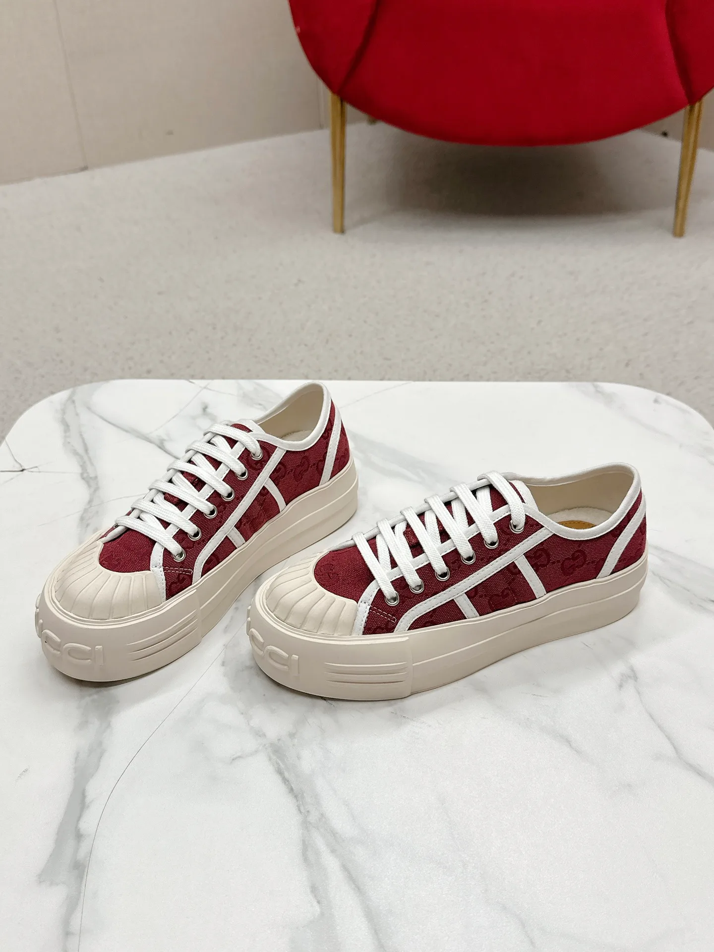 Кроссовки Женские Gucci 17746027