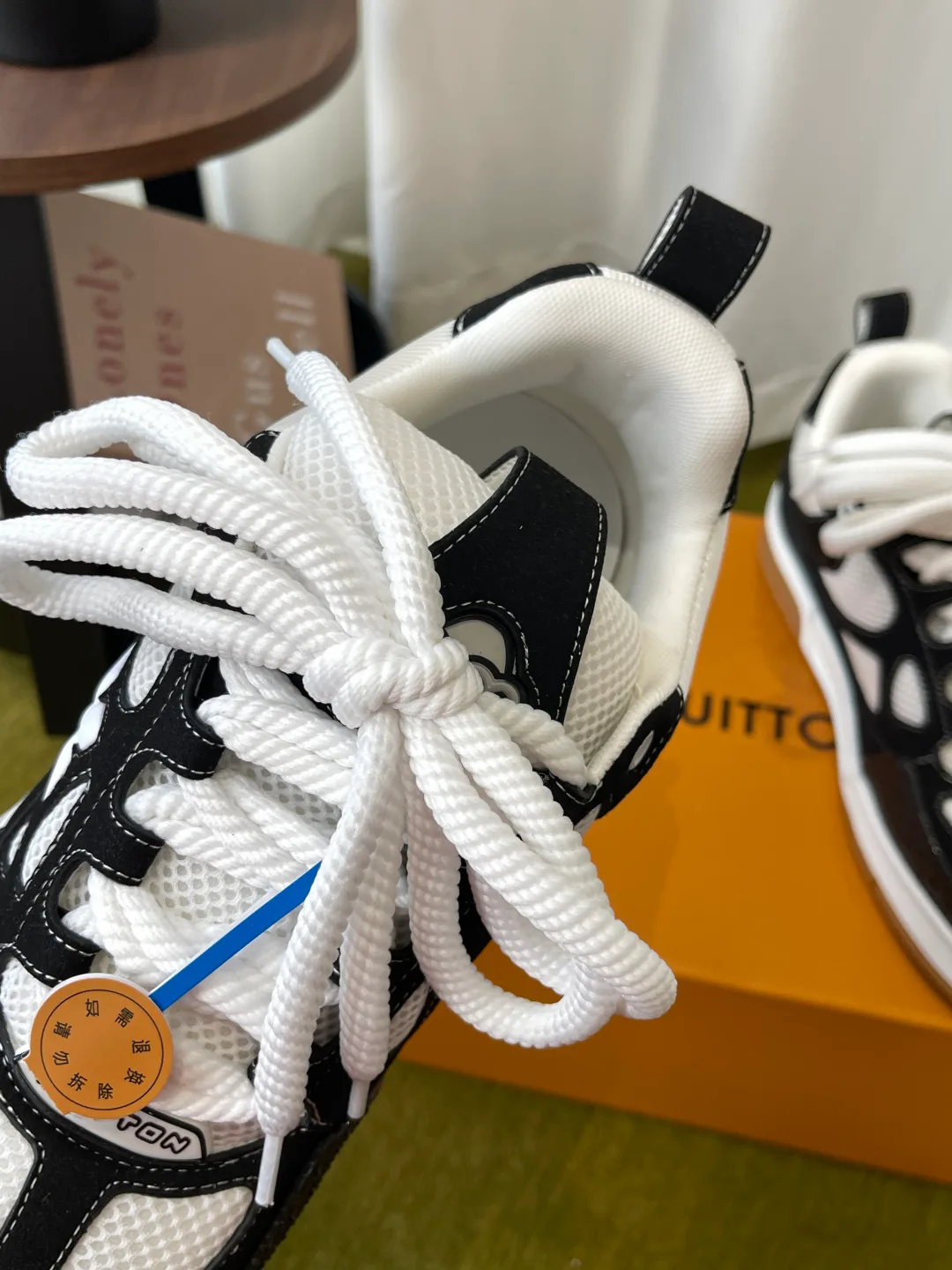 Кроссовки Женские Louis Vuitton 18062838