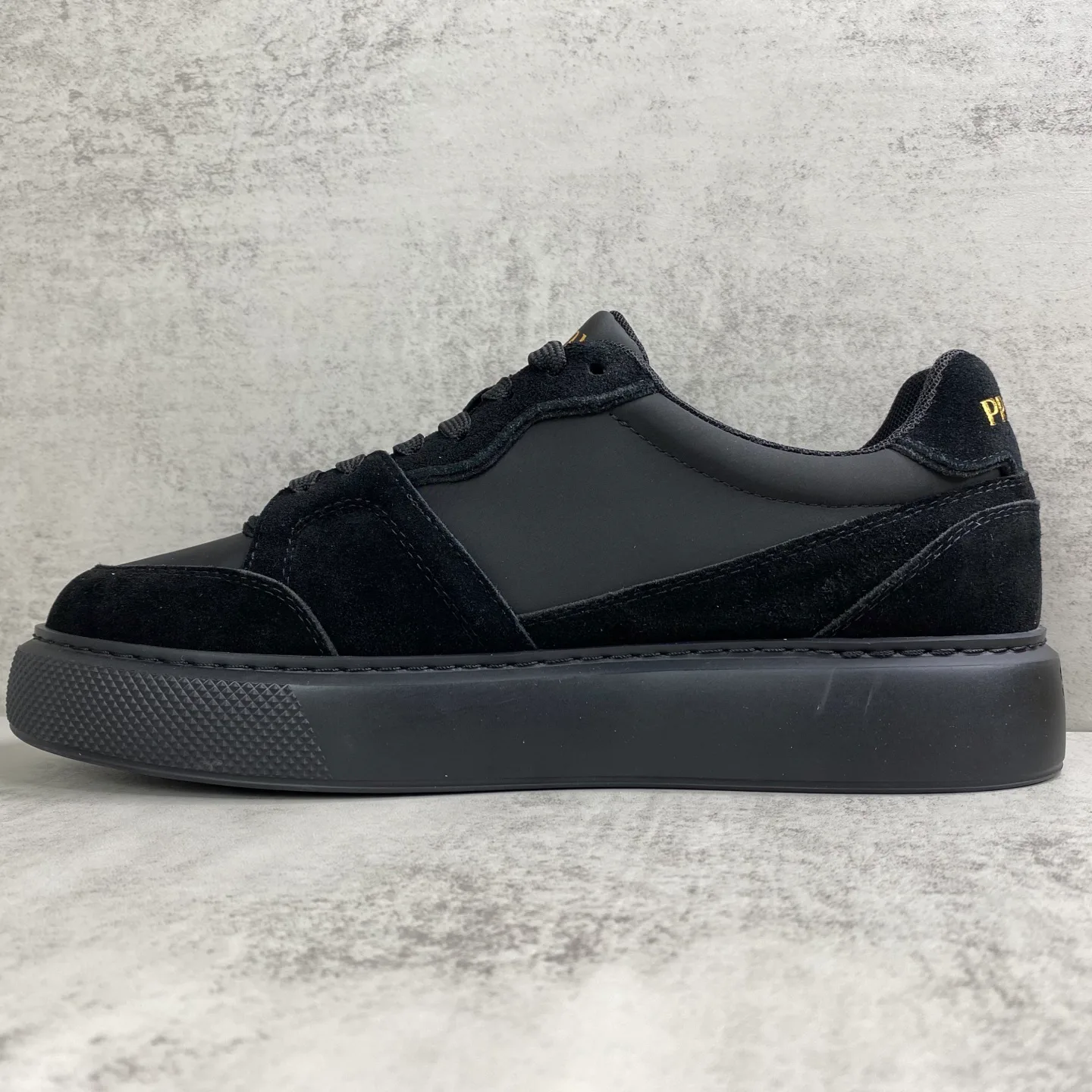 Кроссовки Мужские Prada 11679467