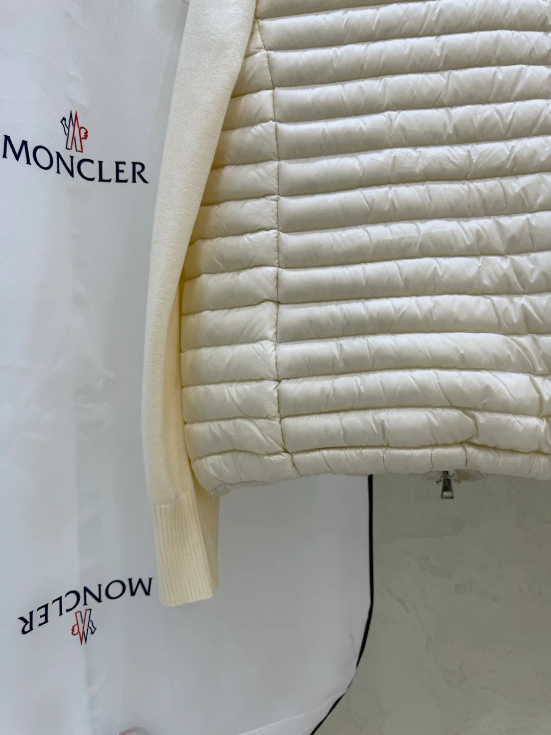 Куртки И Пуховики Женские Moncler 17918887