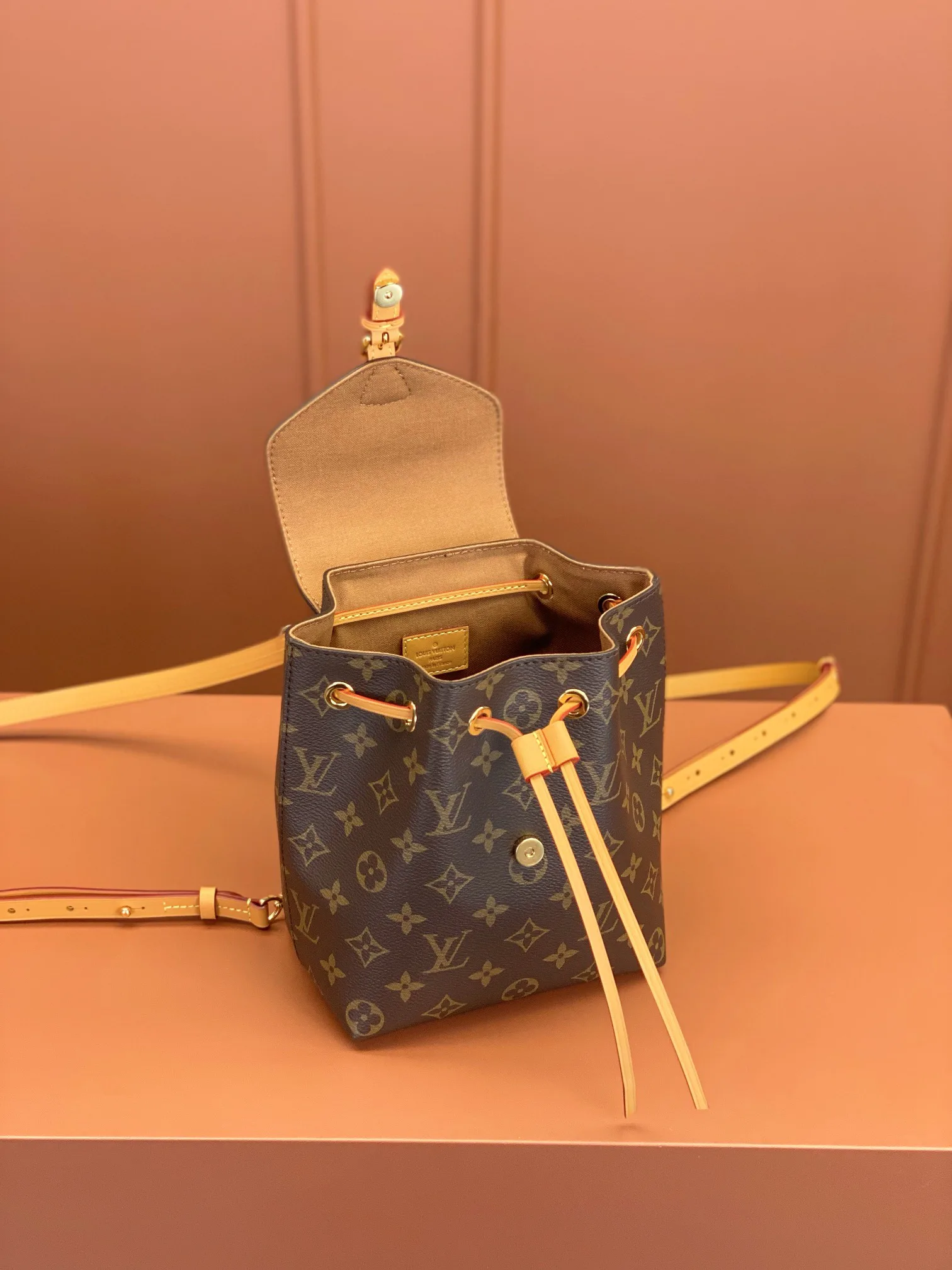 Рюкзаки Женские Louis Vuitton 18260499