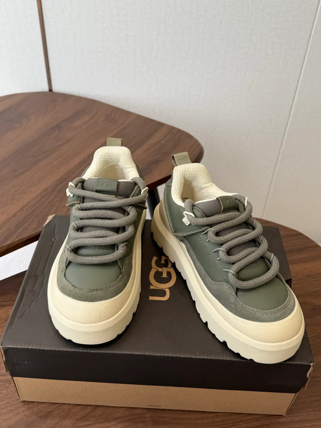 Кроссовки Женские Ugg 18796507