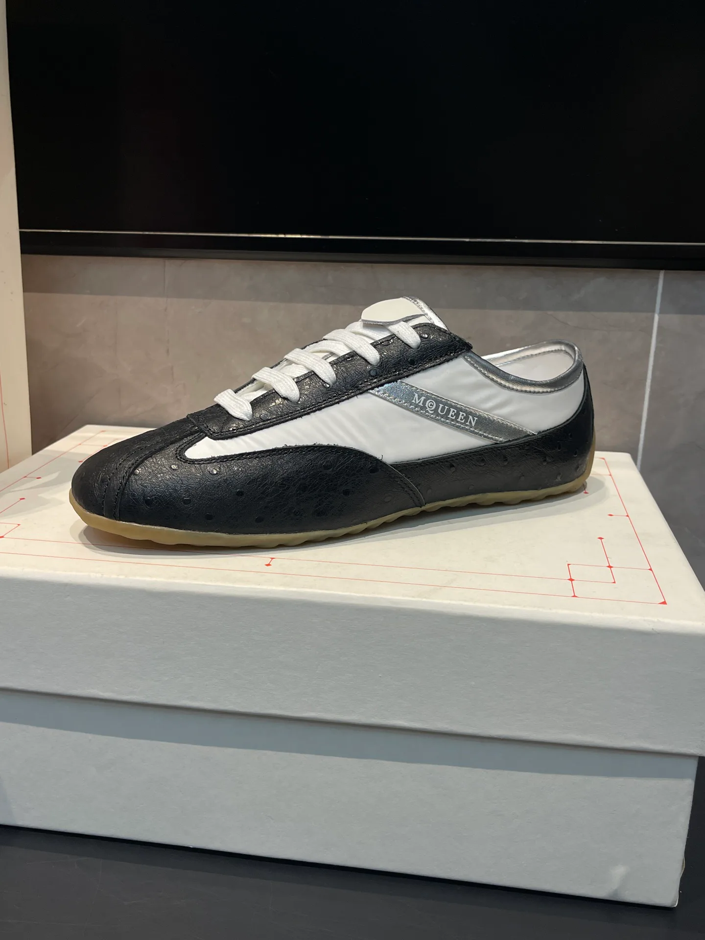 Кроссовки Женские Alexander Mcqueen 18363943