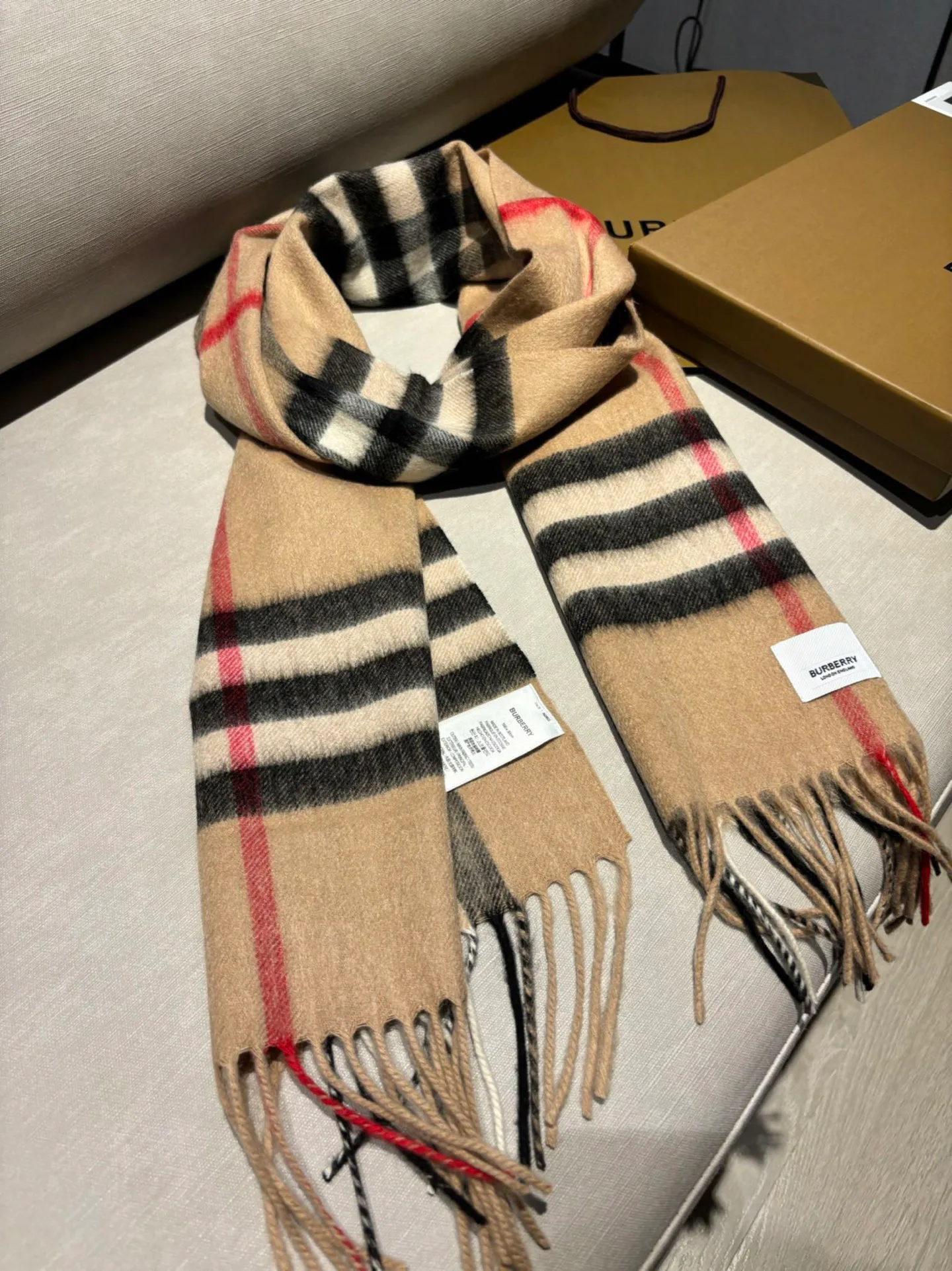 Шарфы Burberry 18507487