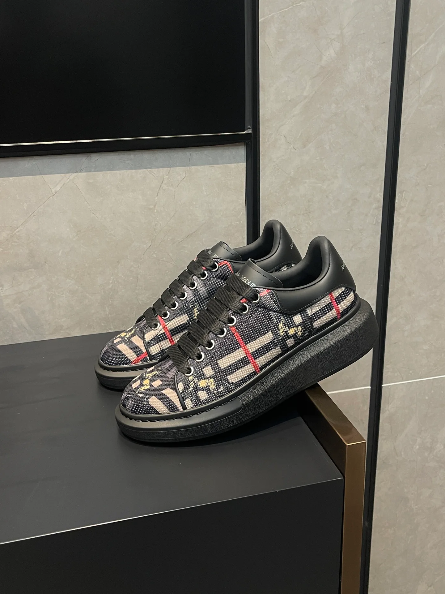 Кроссовки Женские Alexander Mcqueen 18465070