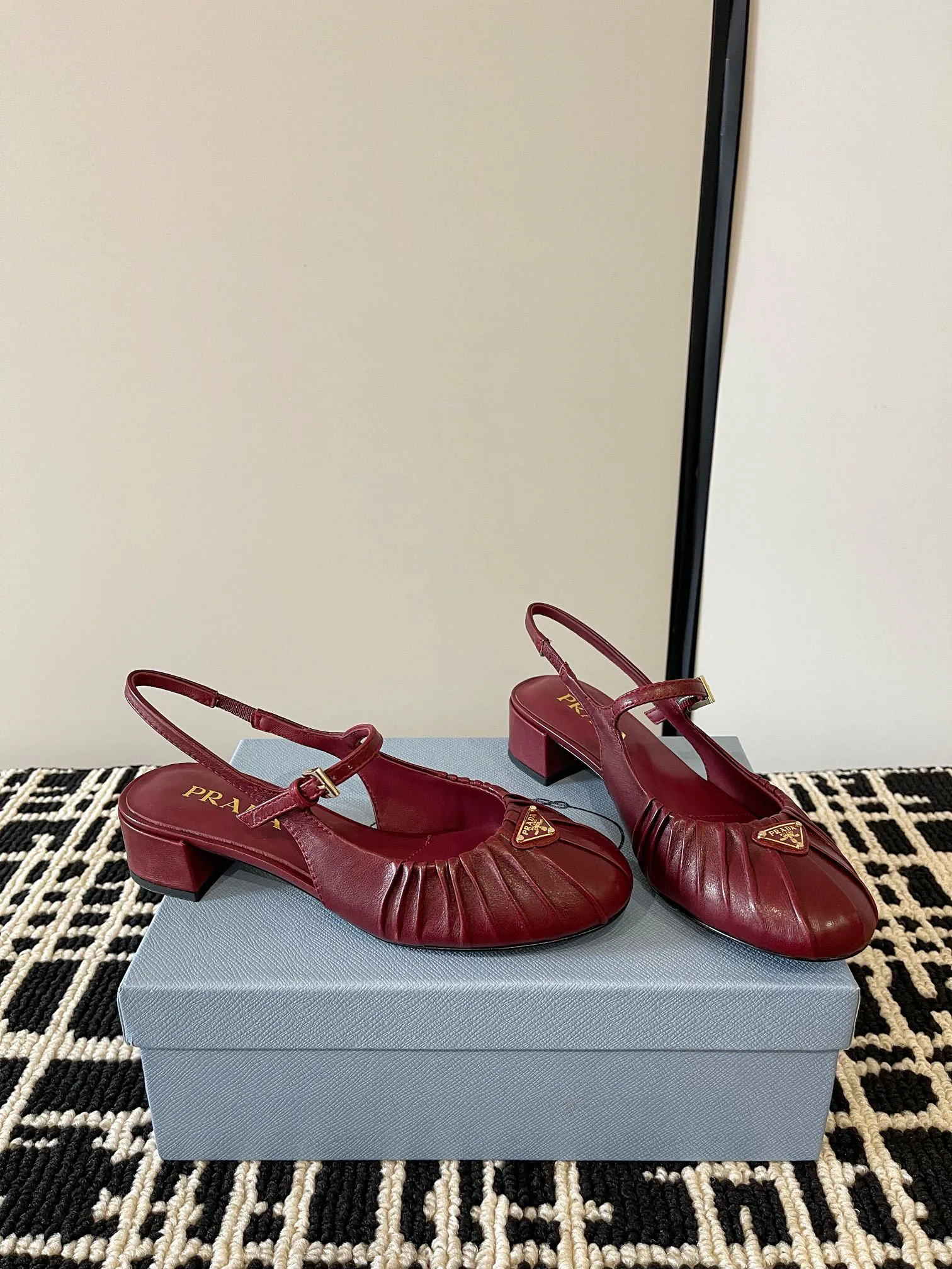 Босоножки Женские Prada 11407424