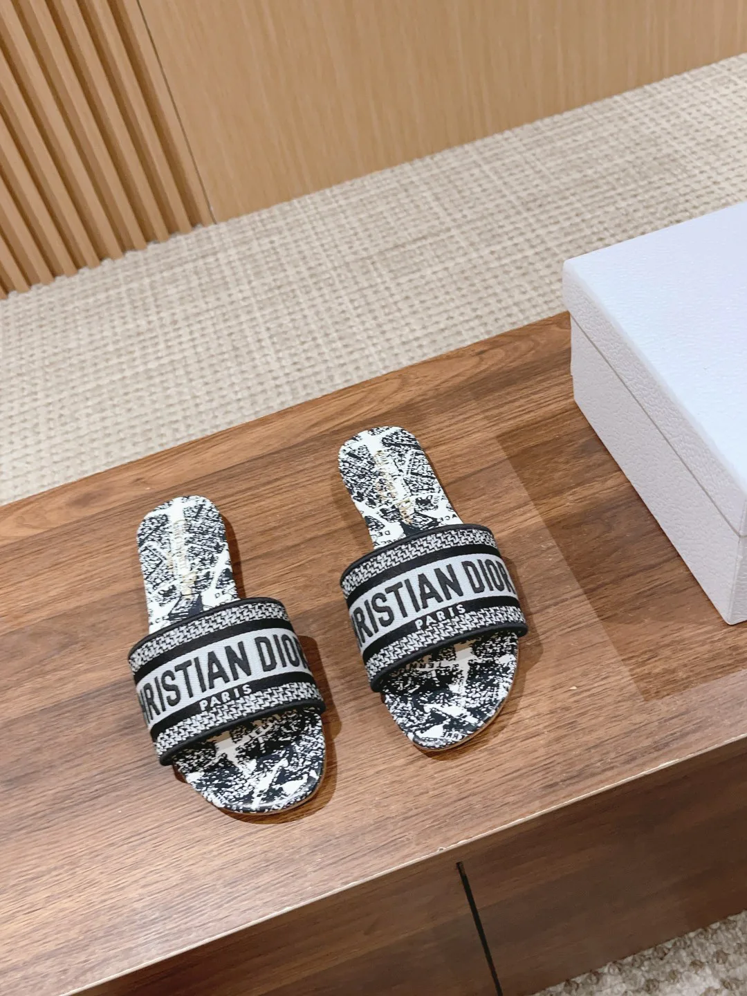 Шлепанцы Женские Christian Dior 11600044