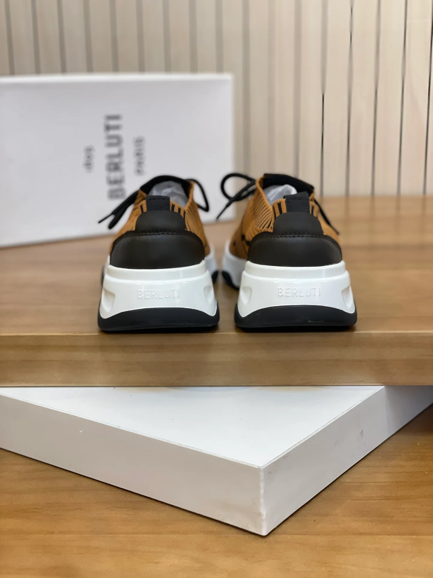 Кроссовки Женские Berluti 462854