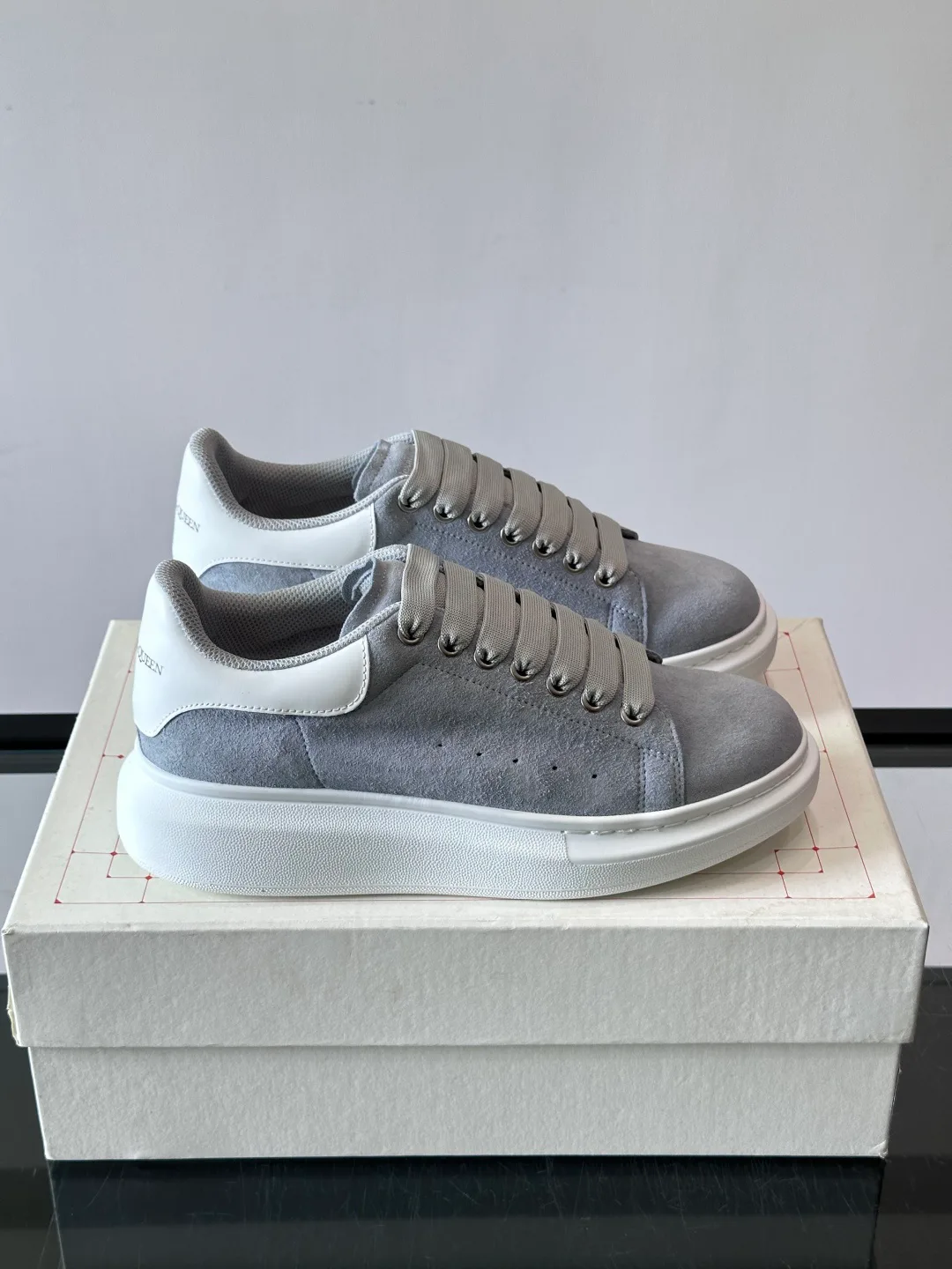 Кроссовки Женские Alexander Mcqueen 17447546