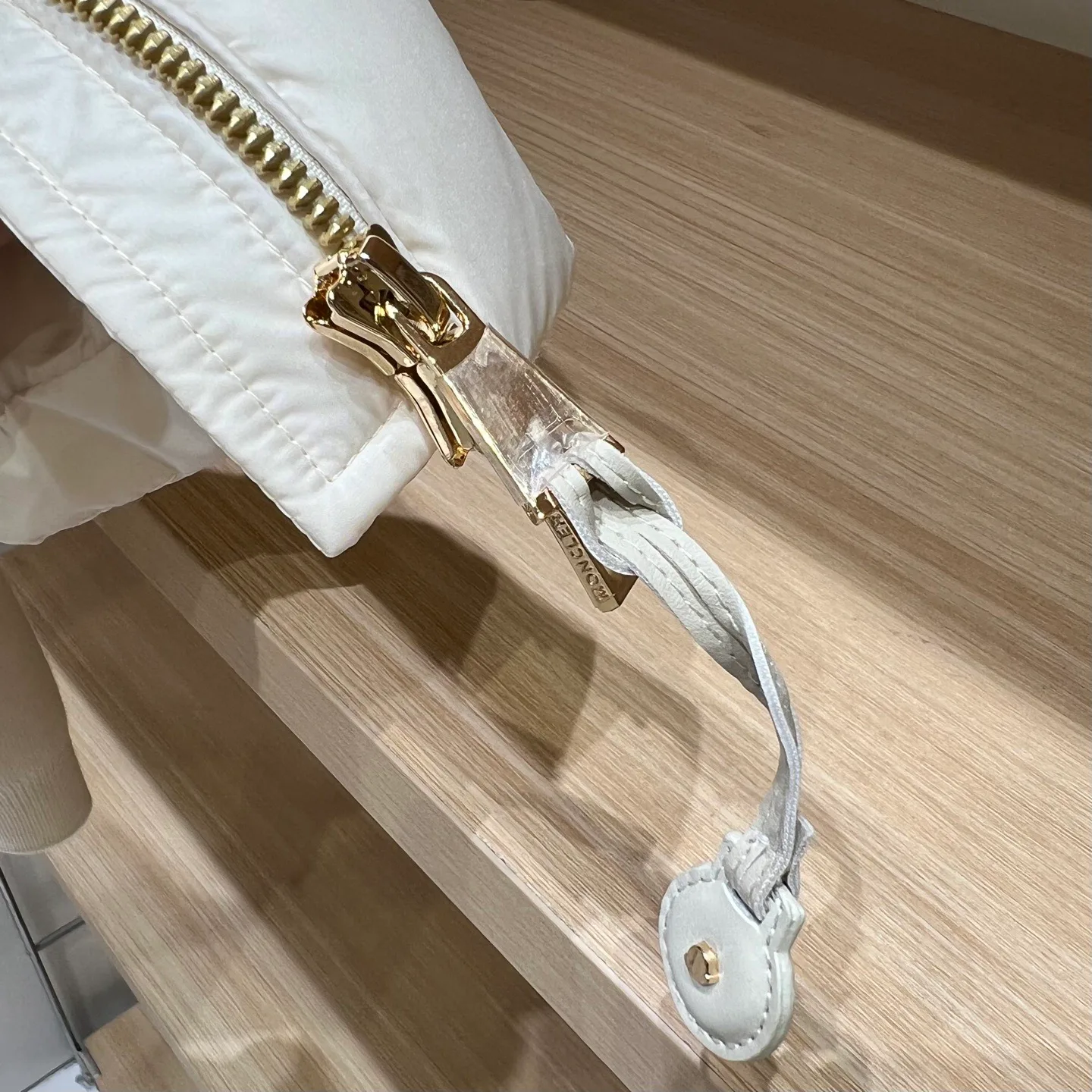 Куртки И Пуховики Женские Moncler 18106076