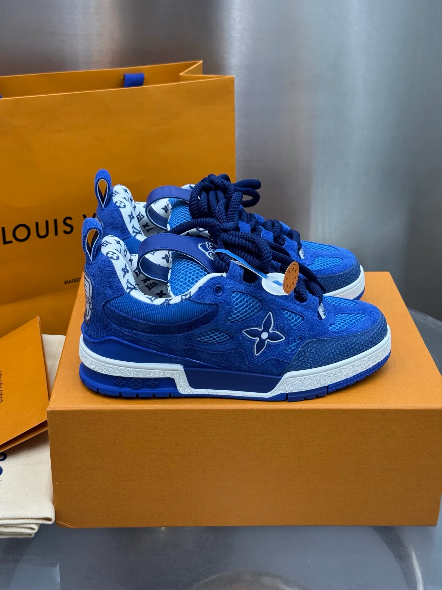 Кроссовки Мужские Louis Vuitton 19073411