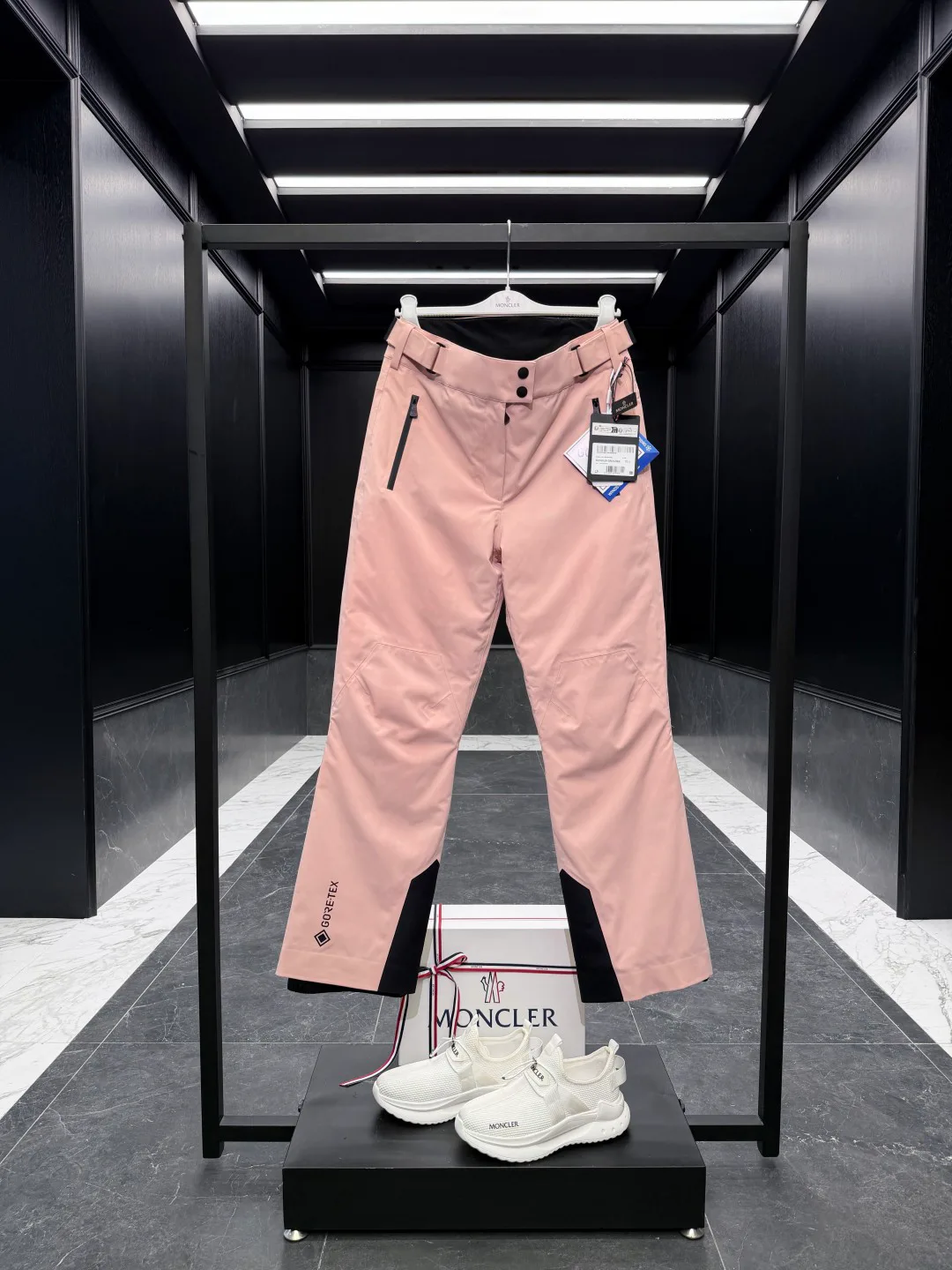 Брюки Женские Moncler 18741171