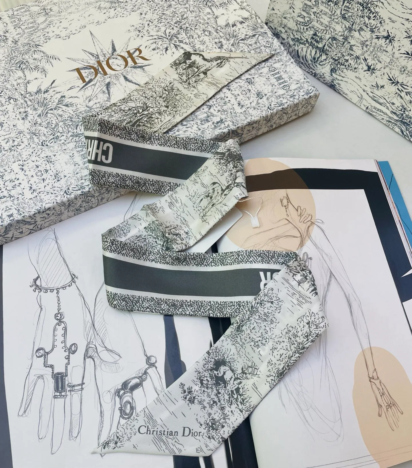 Платки Christian Dior 13407088