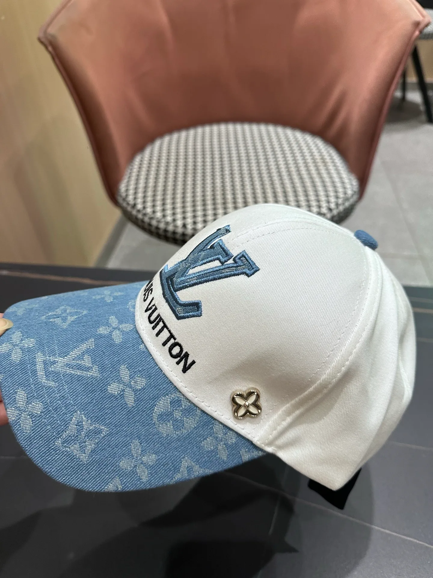 Головные Уборы Louis Vuitton 18478992