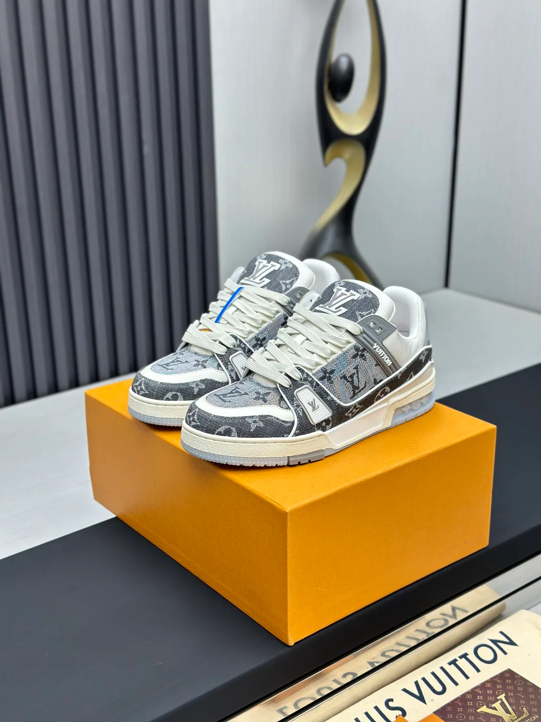 Кроссовки Женские Louis Vuitton 9581139