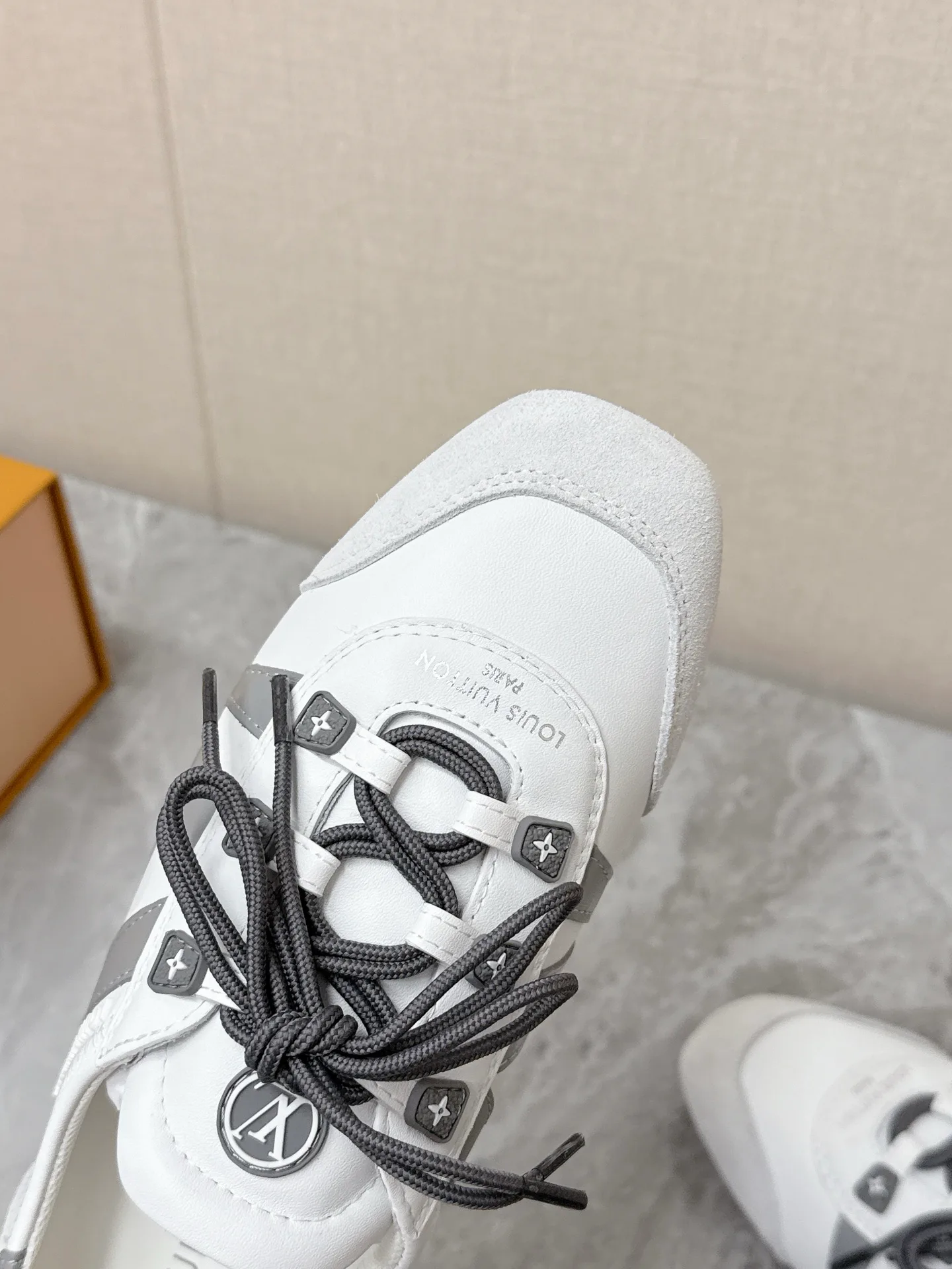 Кроссовки Женские Louis Vuitton 2625303