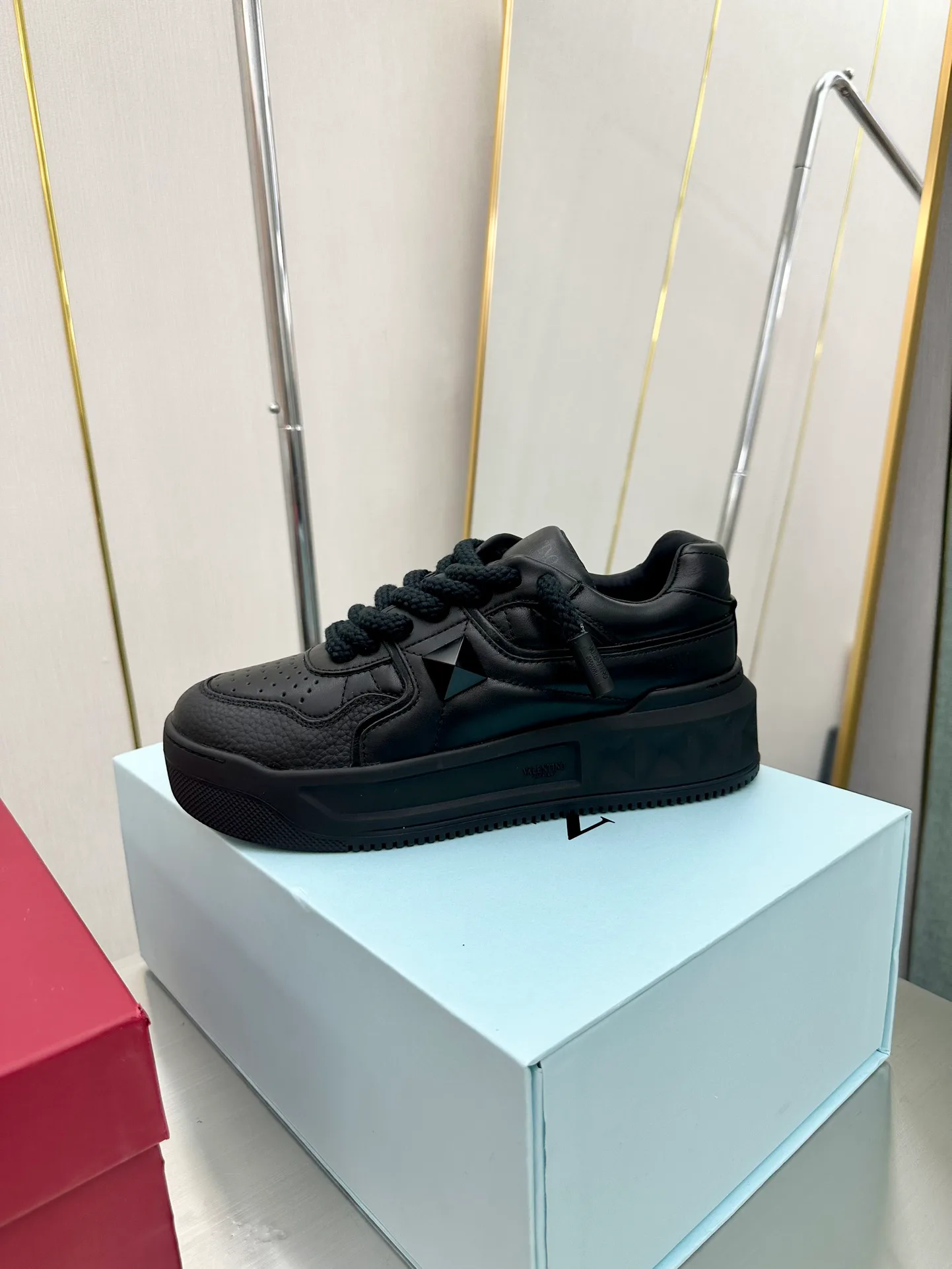 Кроссовки Женские Valentino 17904333