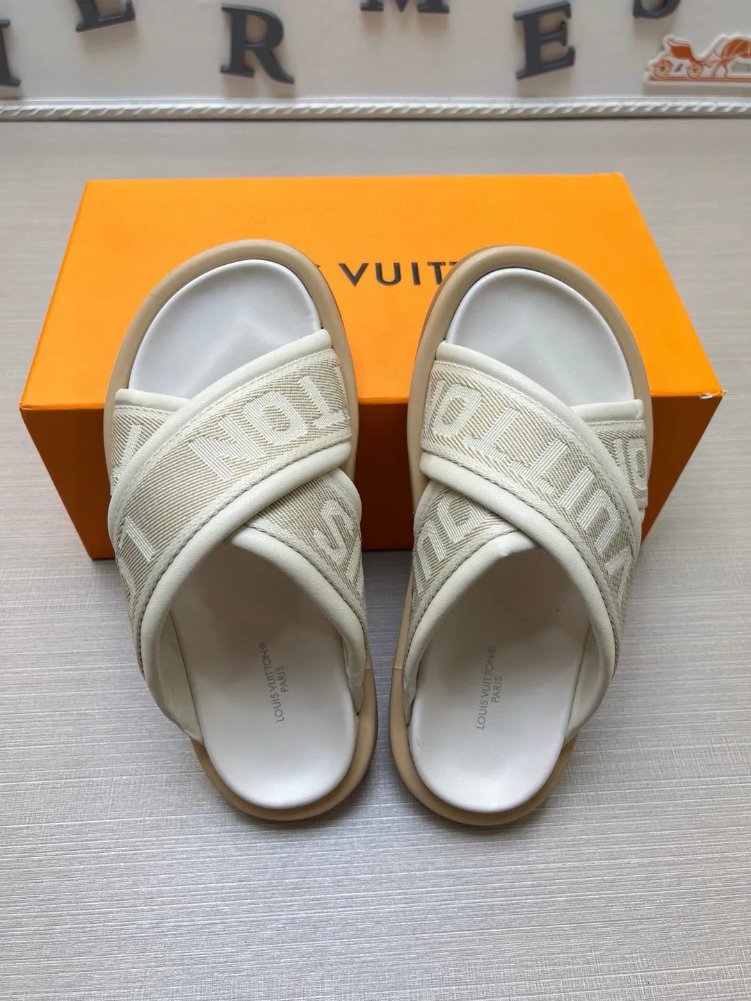 Шлепанцы Женские Louis Vuitton 9801538