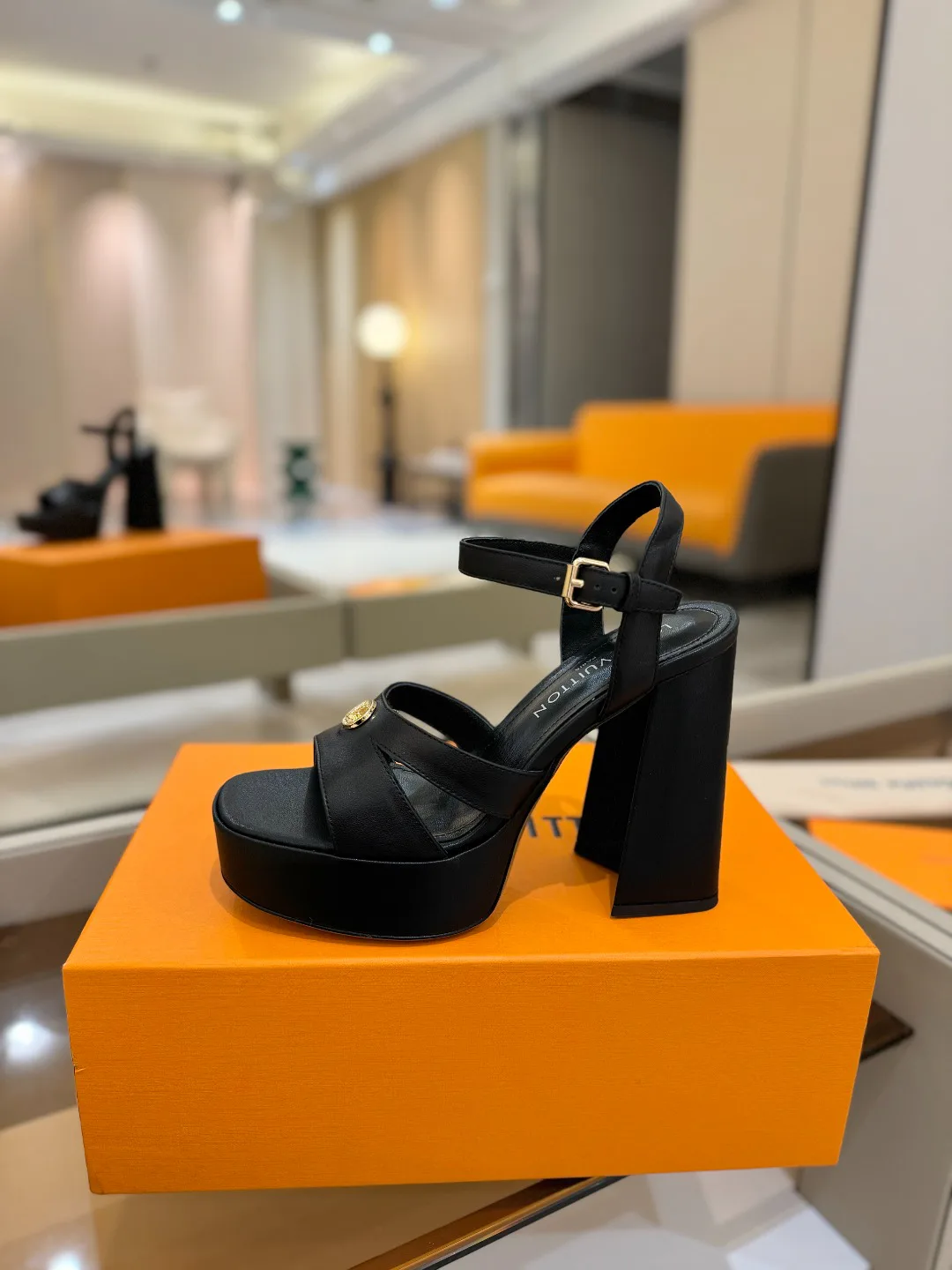 Босоножки Женские Louis Vuitton 10910208
