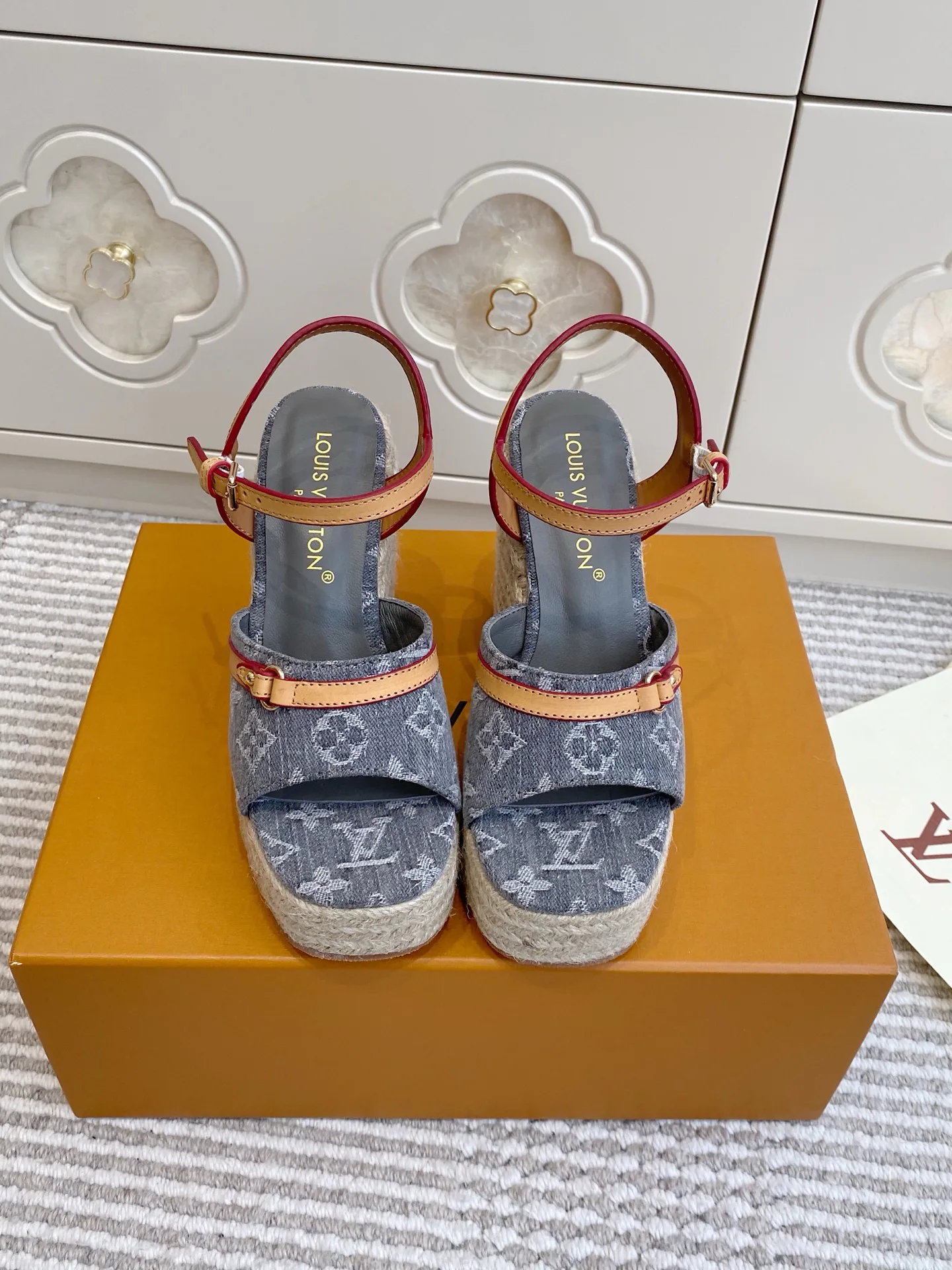 Босоножки Женские Louis Vuitton 13185479