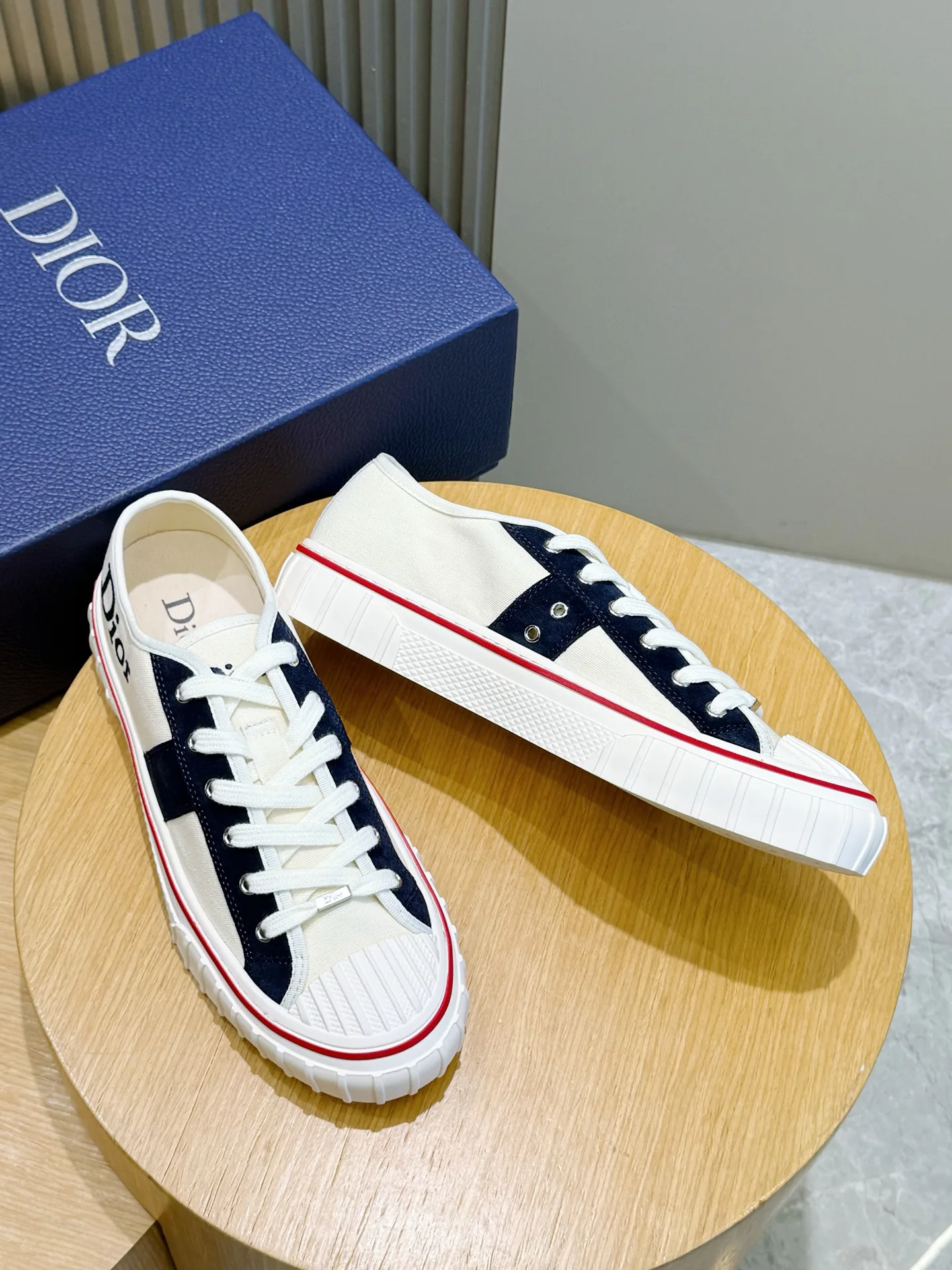 Кроссовки Женские Christian Dior 18101566
