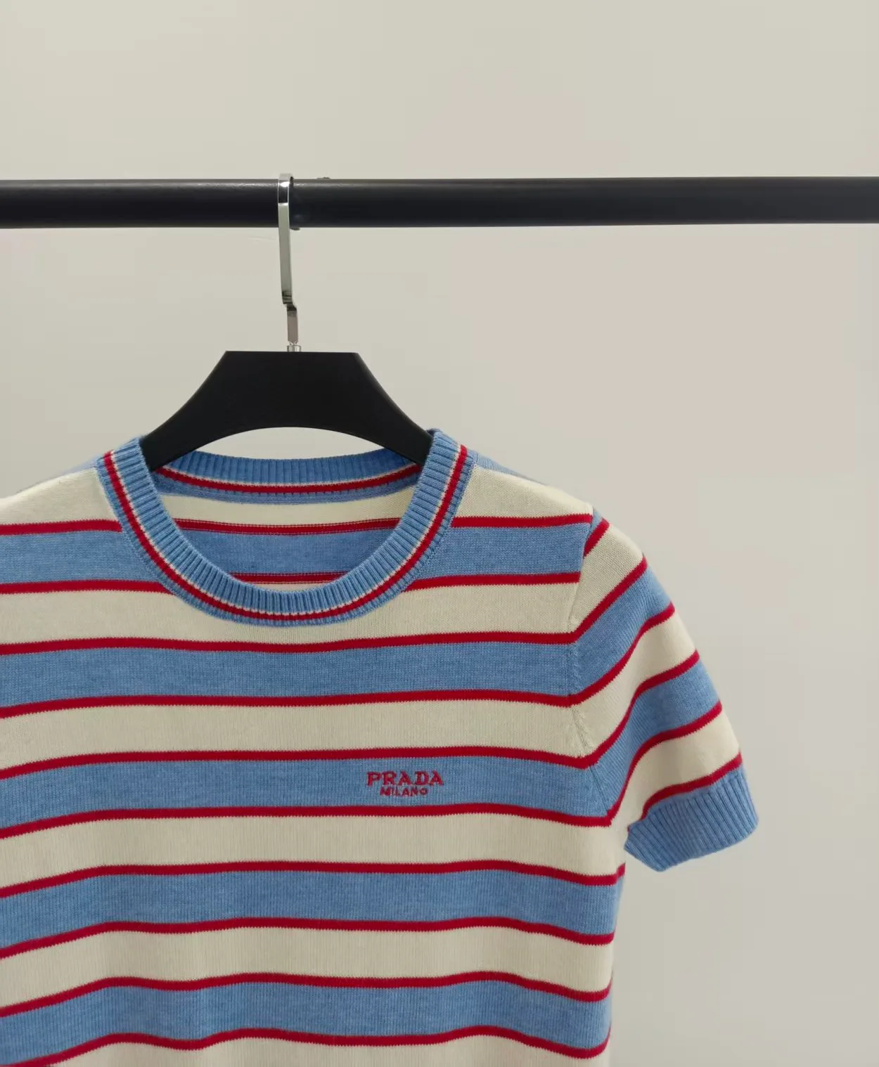 Футболки Женские Prada 13456132