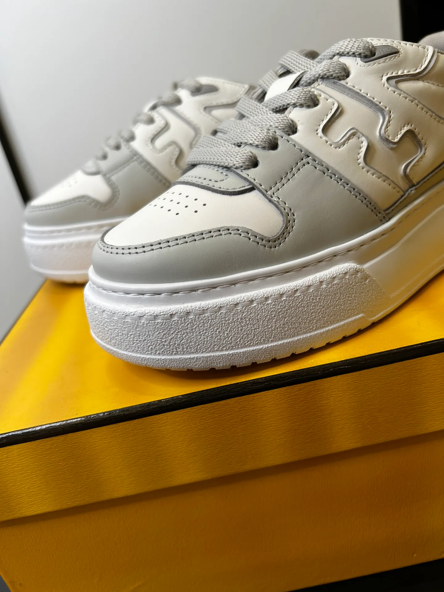 Кроссовки Женские Fendi 515274