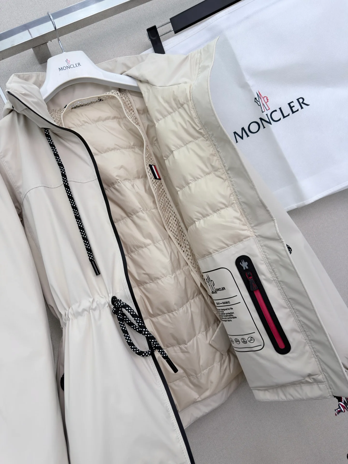 Куртки И Пуховики Женские Moncler 19555739