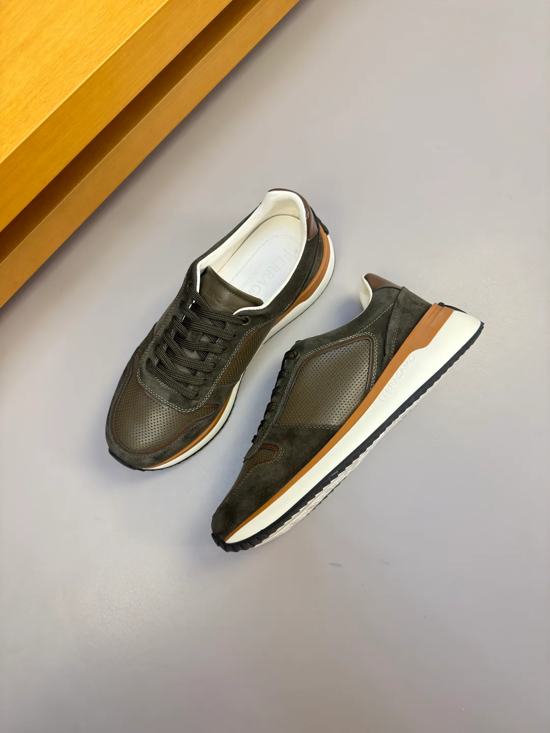 Кроссовки Мужские Salvatore Ferragamo 19811361