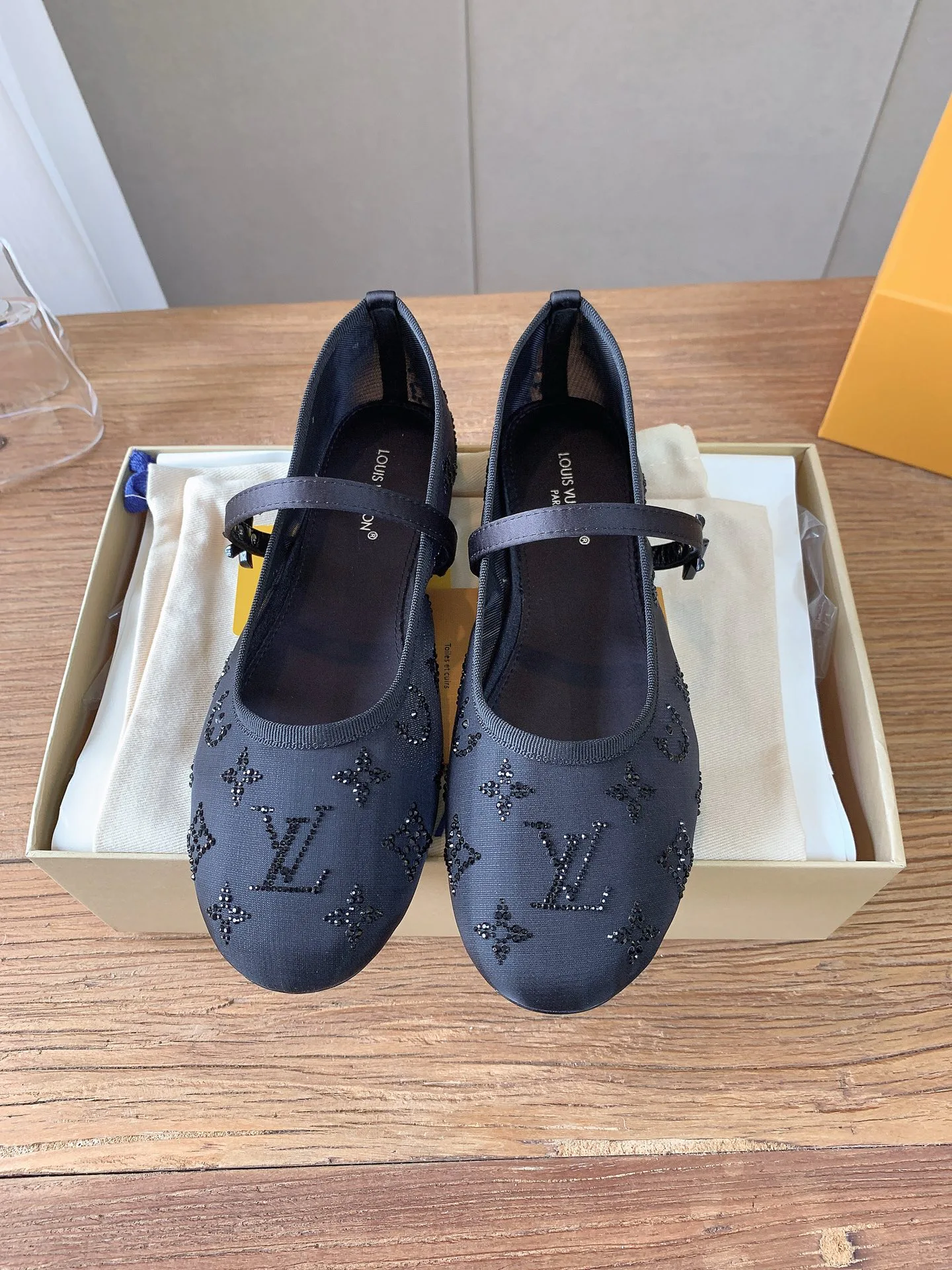 Балетки Женские Louis Vuitton 18365400