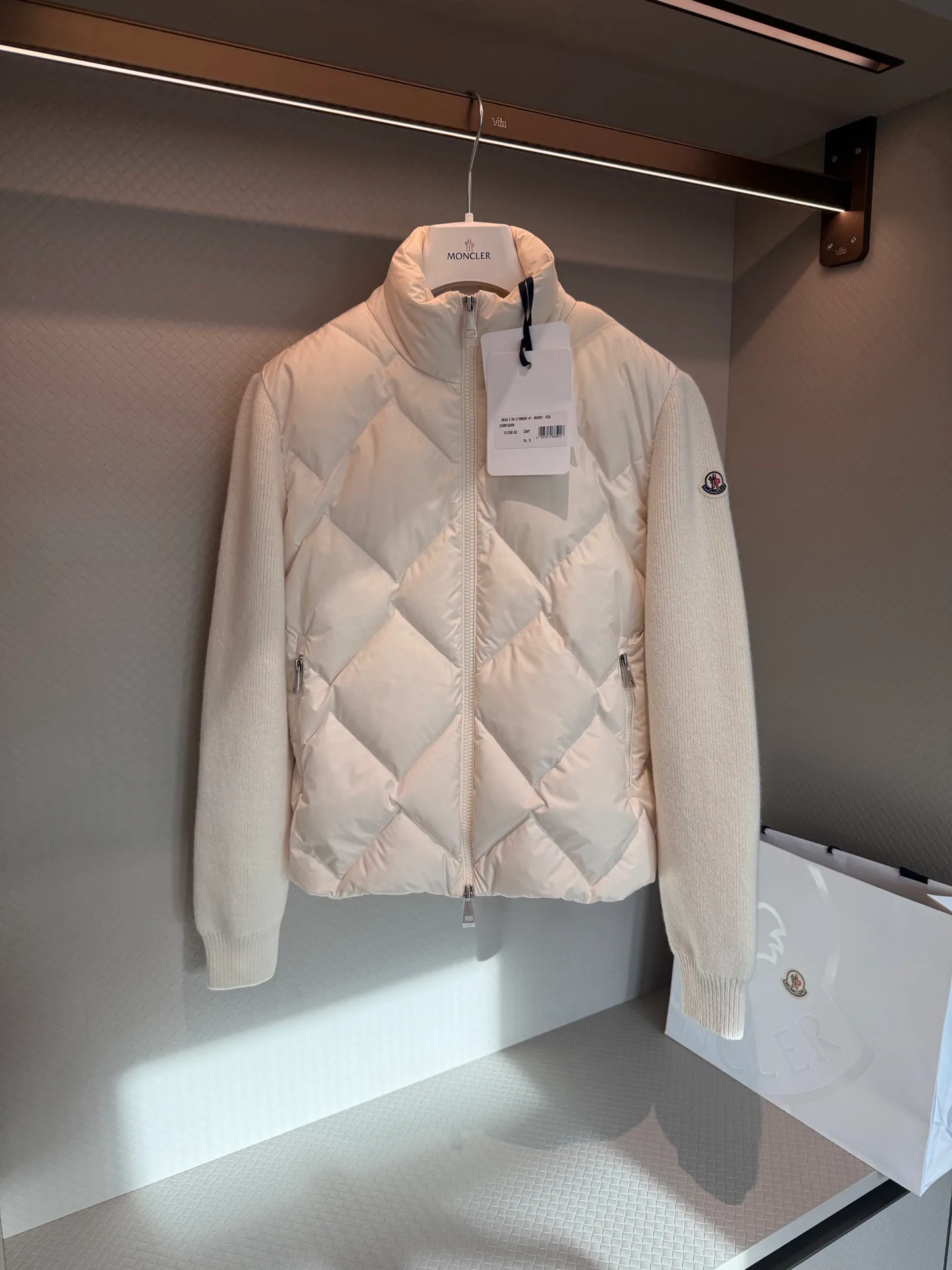 Куртки И Пуховики Женские Moncler 18692543