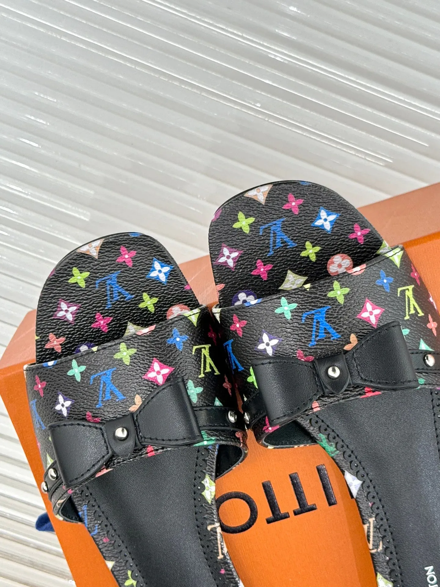 Шлепанцы Женские Louis Vuitton 10866