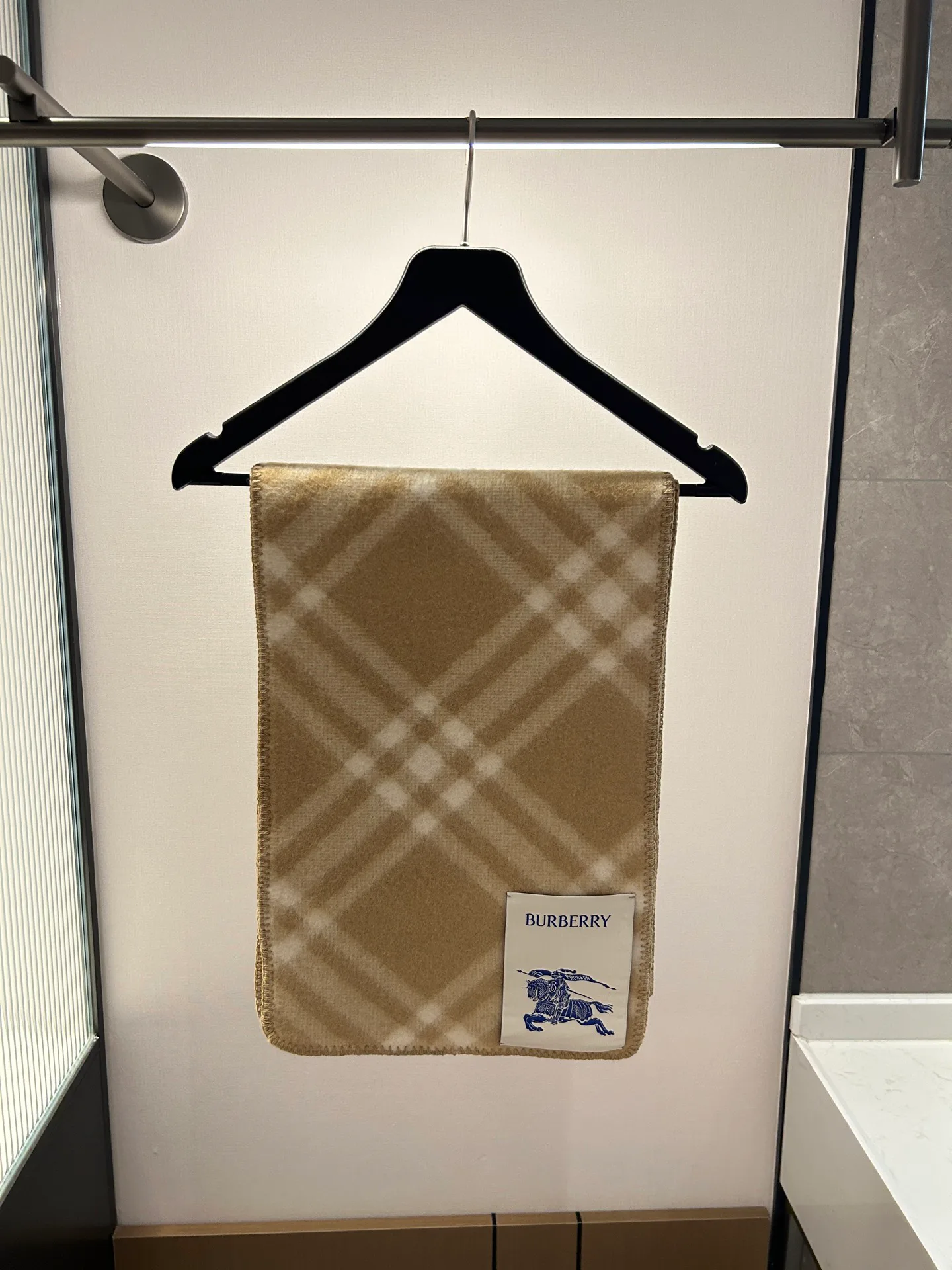 Шарфы Burberry 18507370