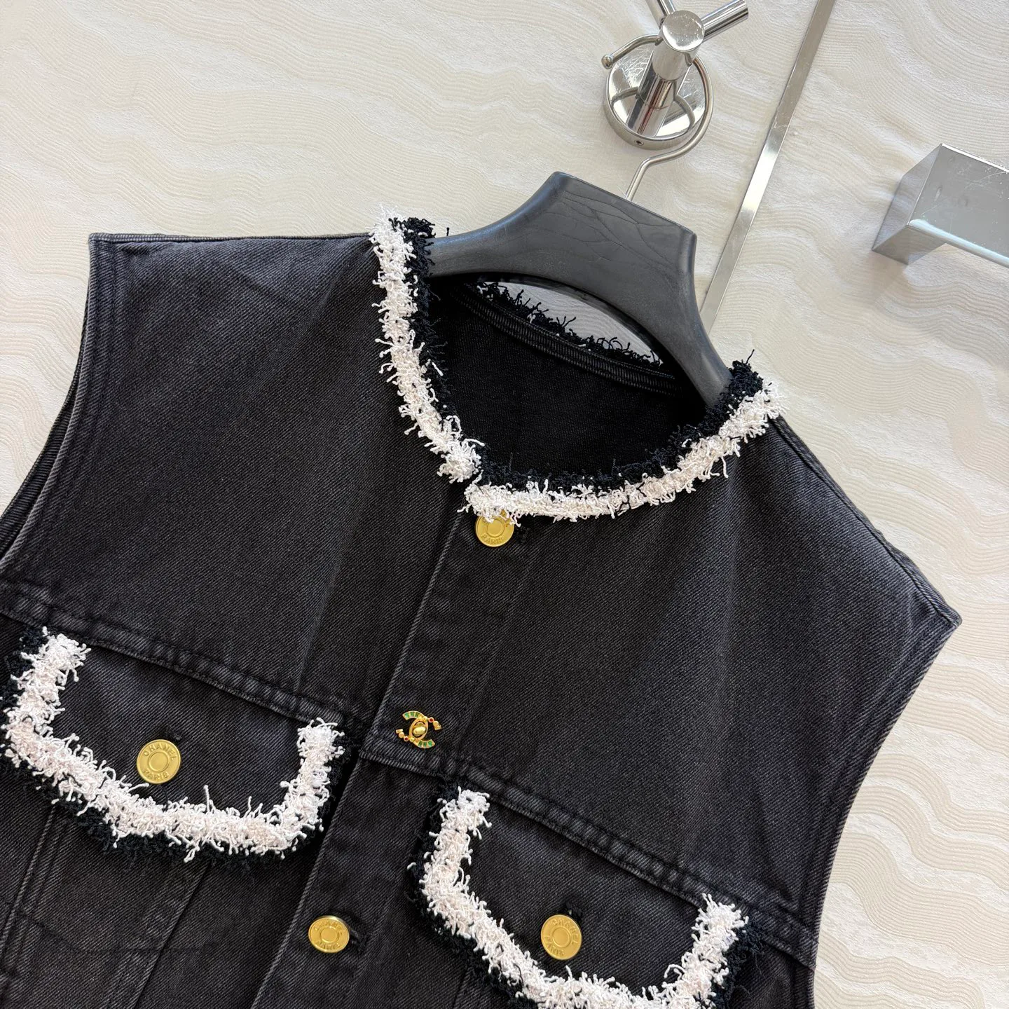 Жилеты Женские Chanel 18598837