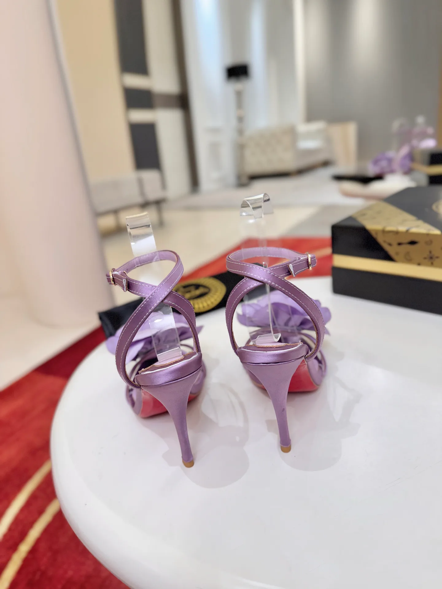 Босоножки Женские Christian Louboutin 18275834