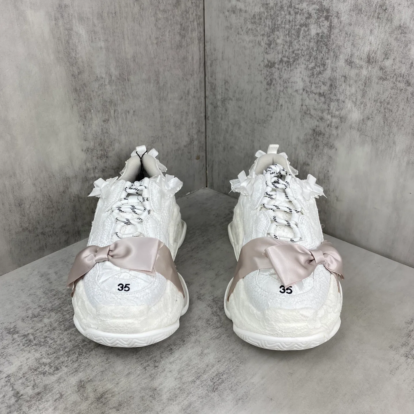 Кроссовки Женские Balenciaga 18686631