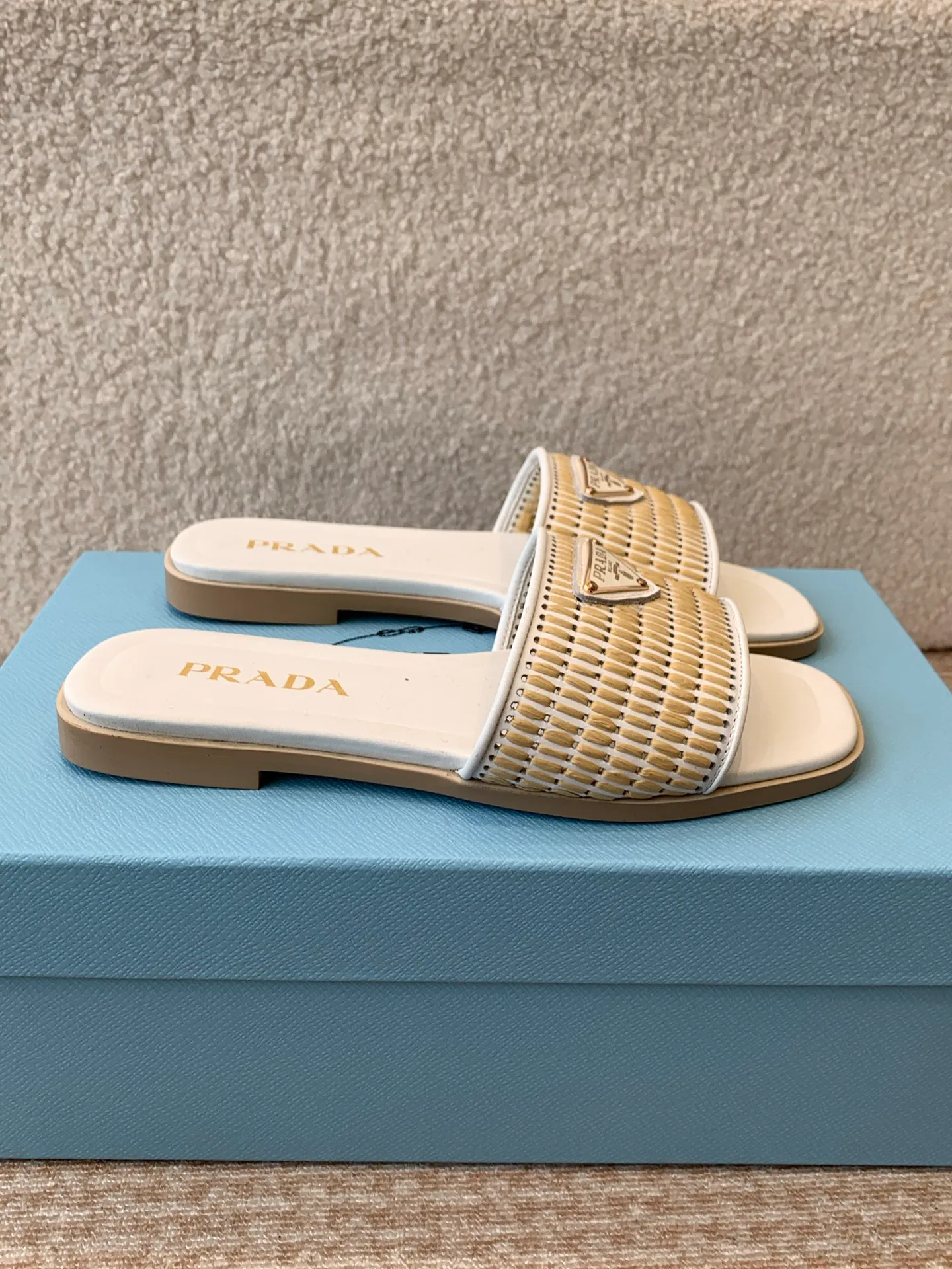 Шлепанцы Женские Prada 13757