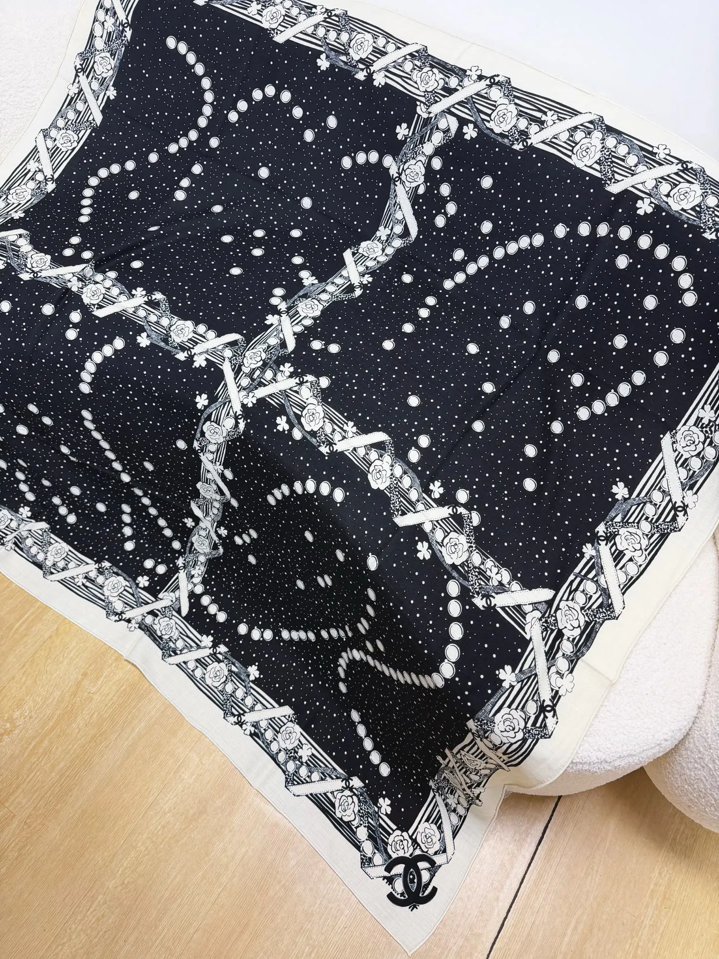 Платки Chanel 18222453