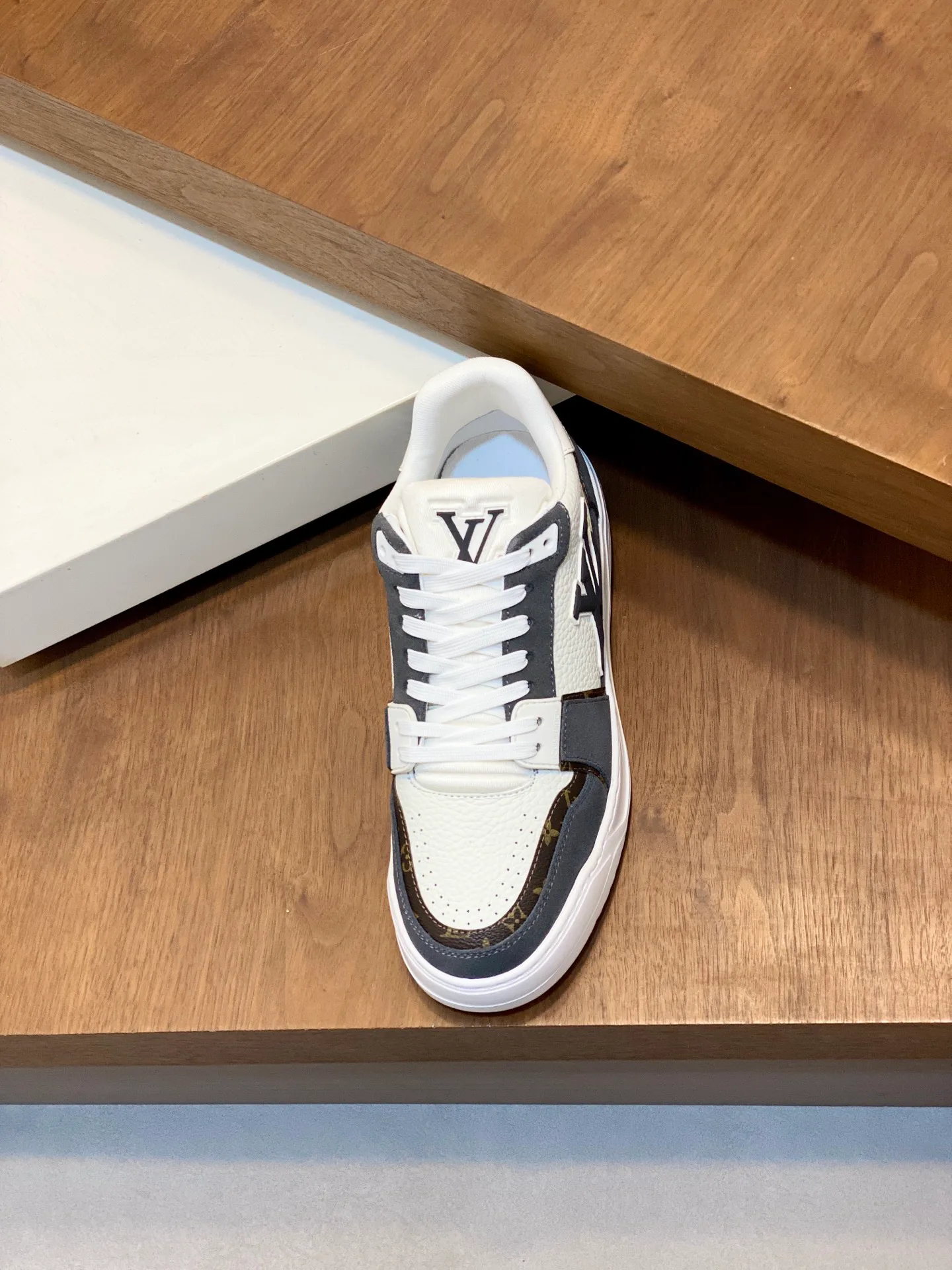 Кроссовки Мужские Louis Vuitton 19370273