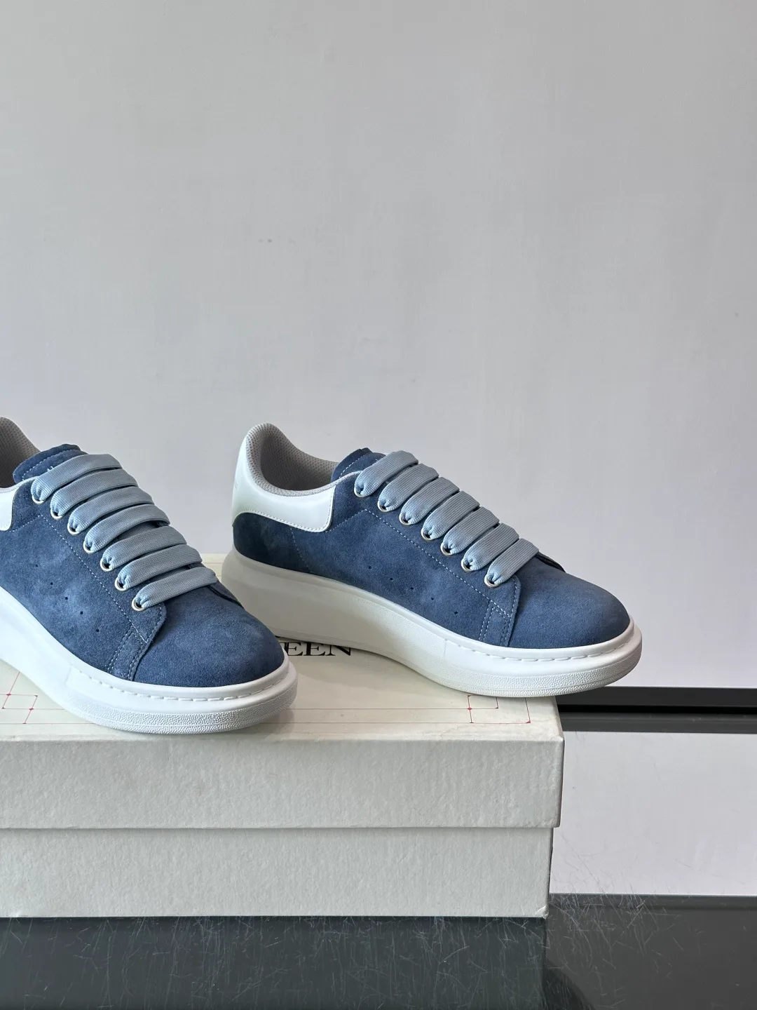 Кроссовки Женские Alexander Mcqueen 17447548