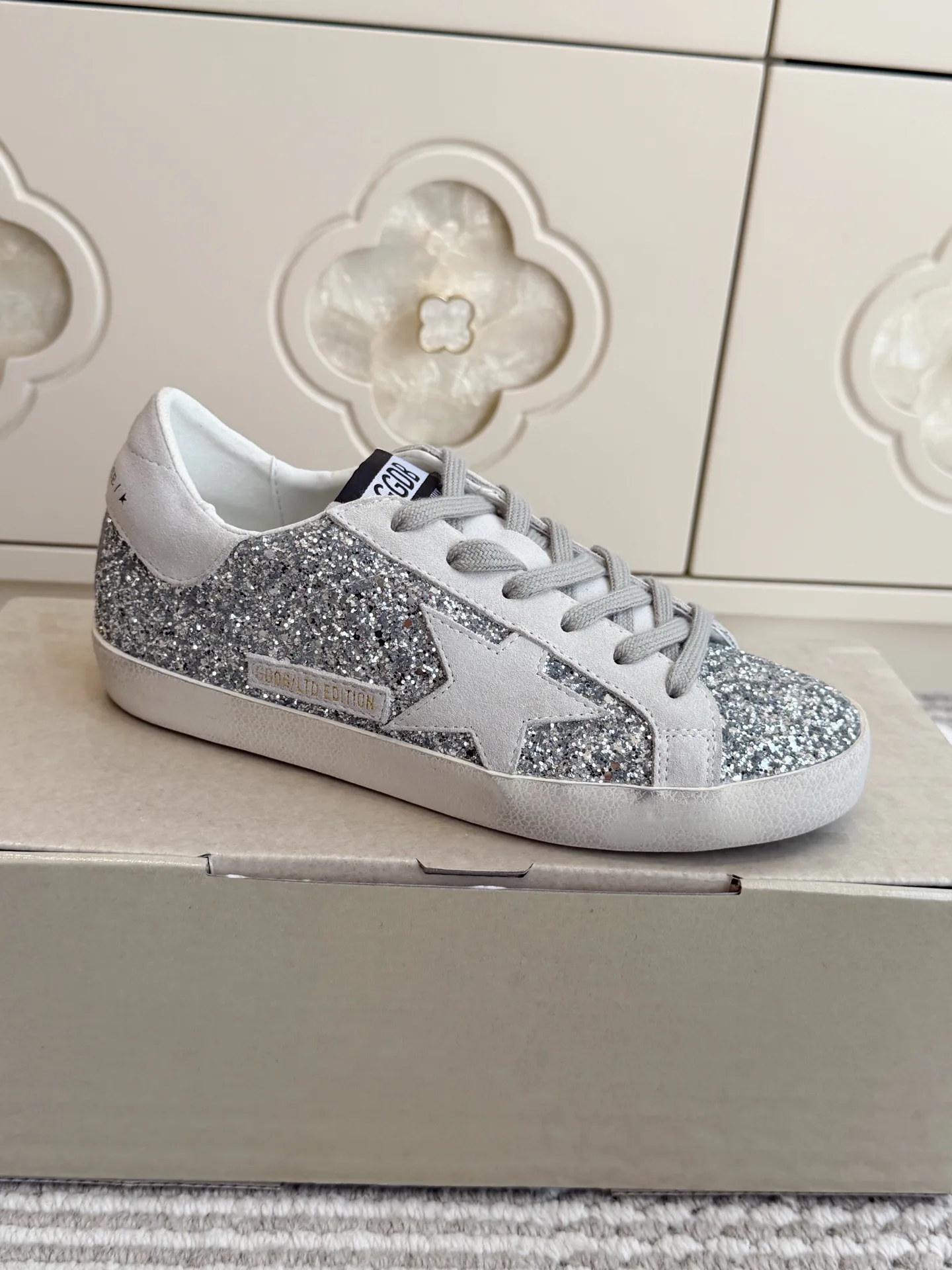 Кроссовки Женские Golden Goose 18737586