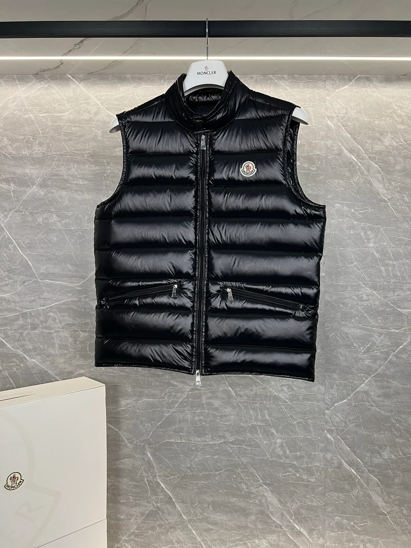 Жилеты Женские Moncler 18111342
