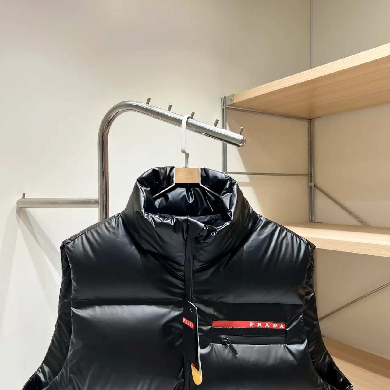 Жилеты Женские Prada 18131401