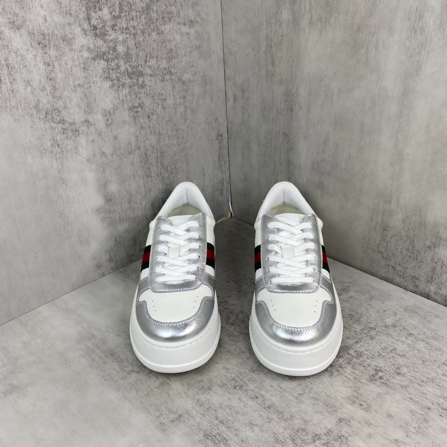 Кроссовки Женские Gucci 599456