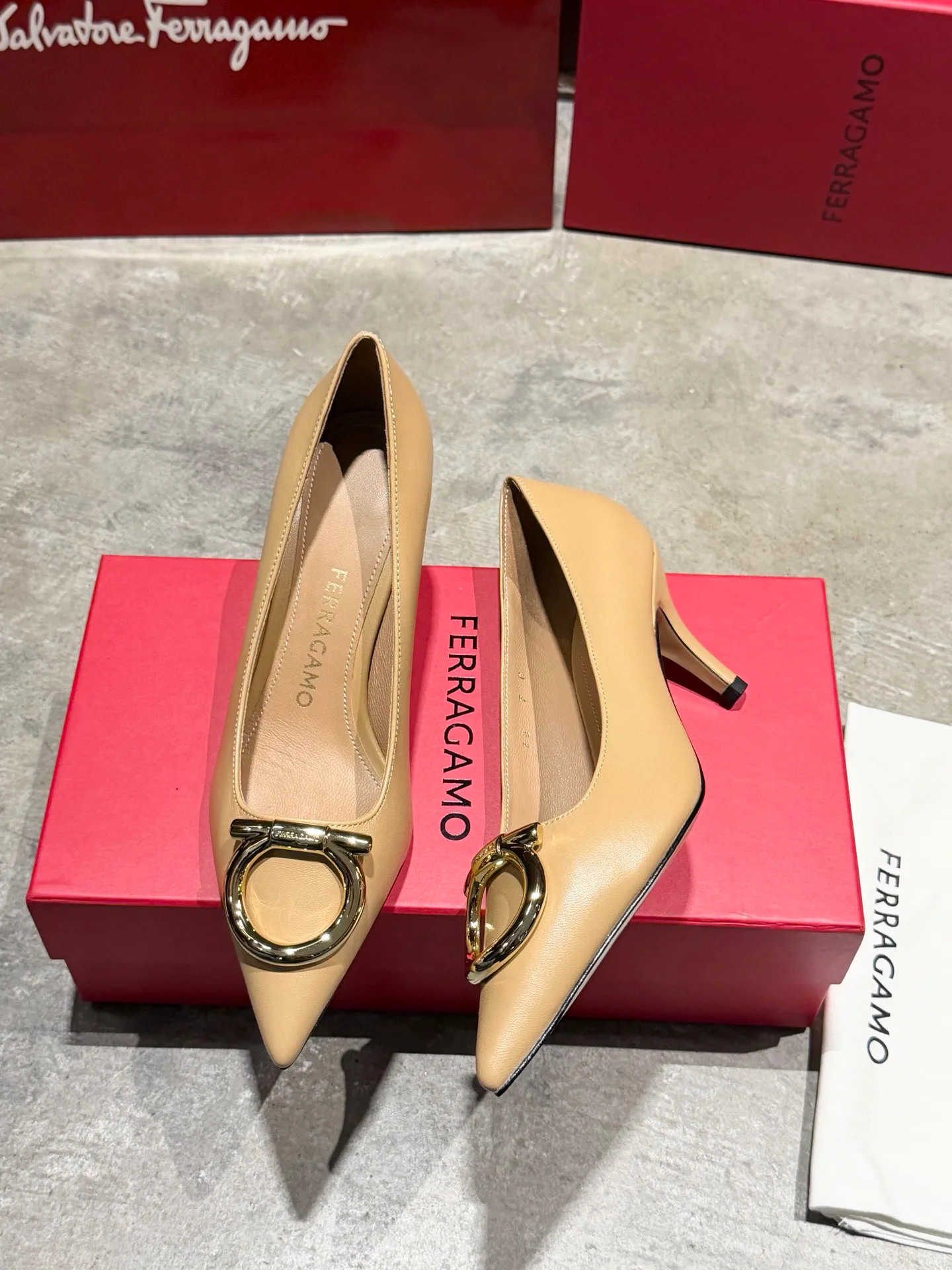 Туфли Женские Salvatore Ferragamo 17897968