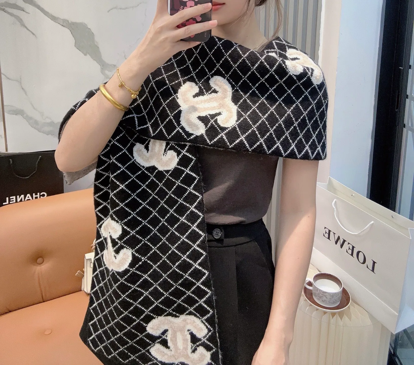 Шарфы Chanel 18105442