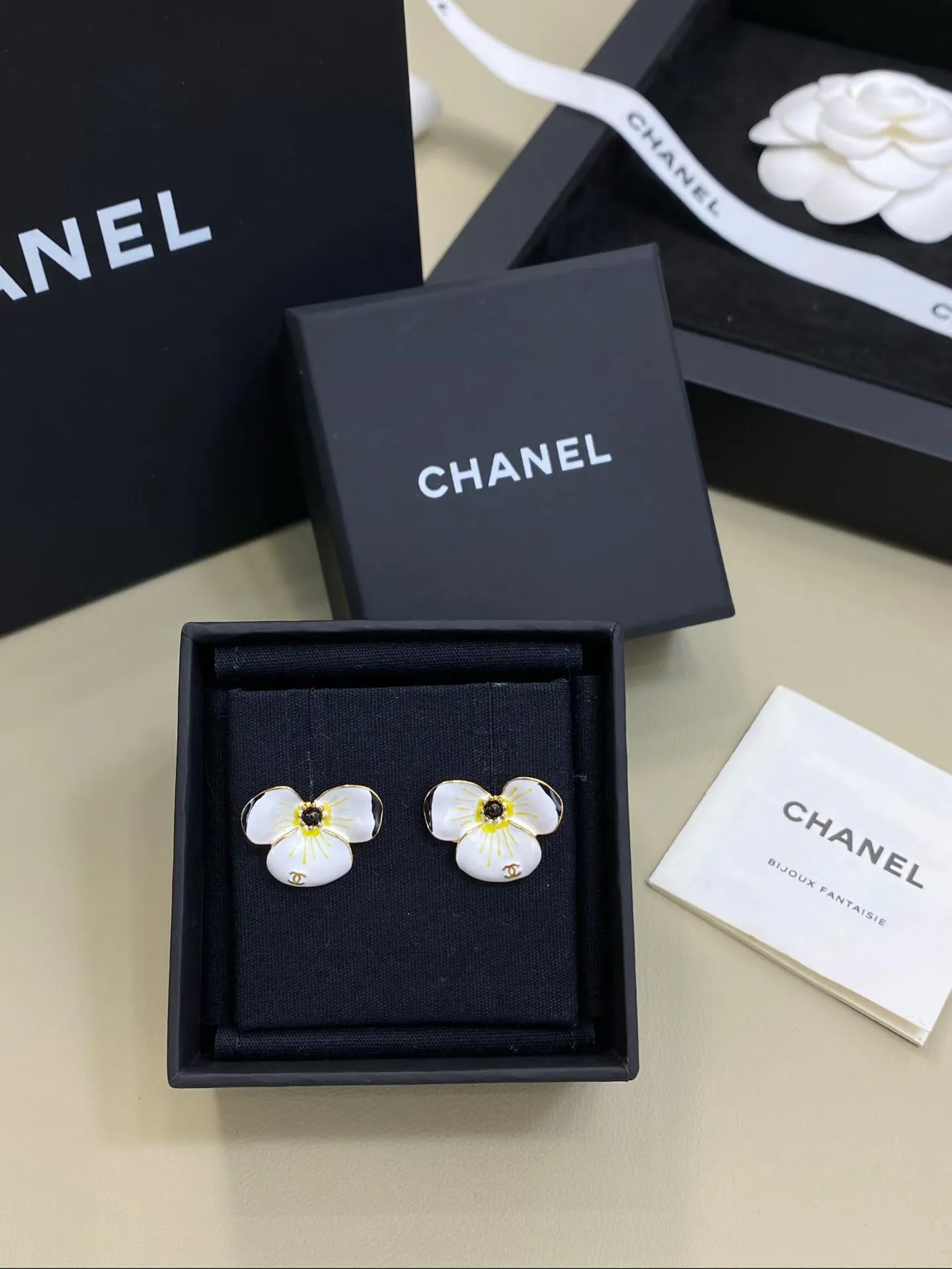 Бижутерия Chanel 18122625