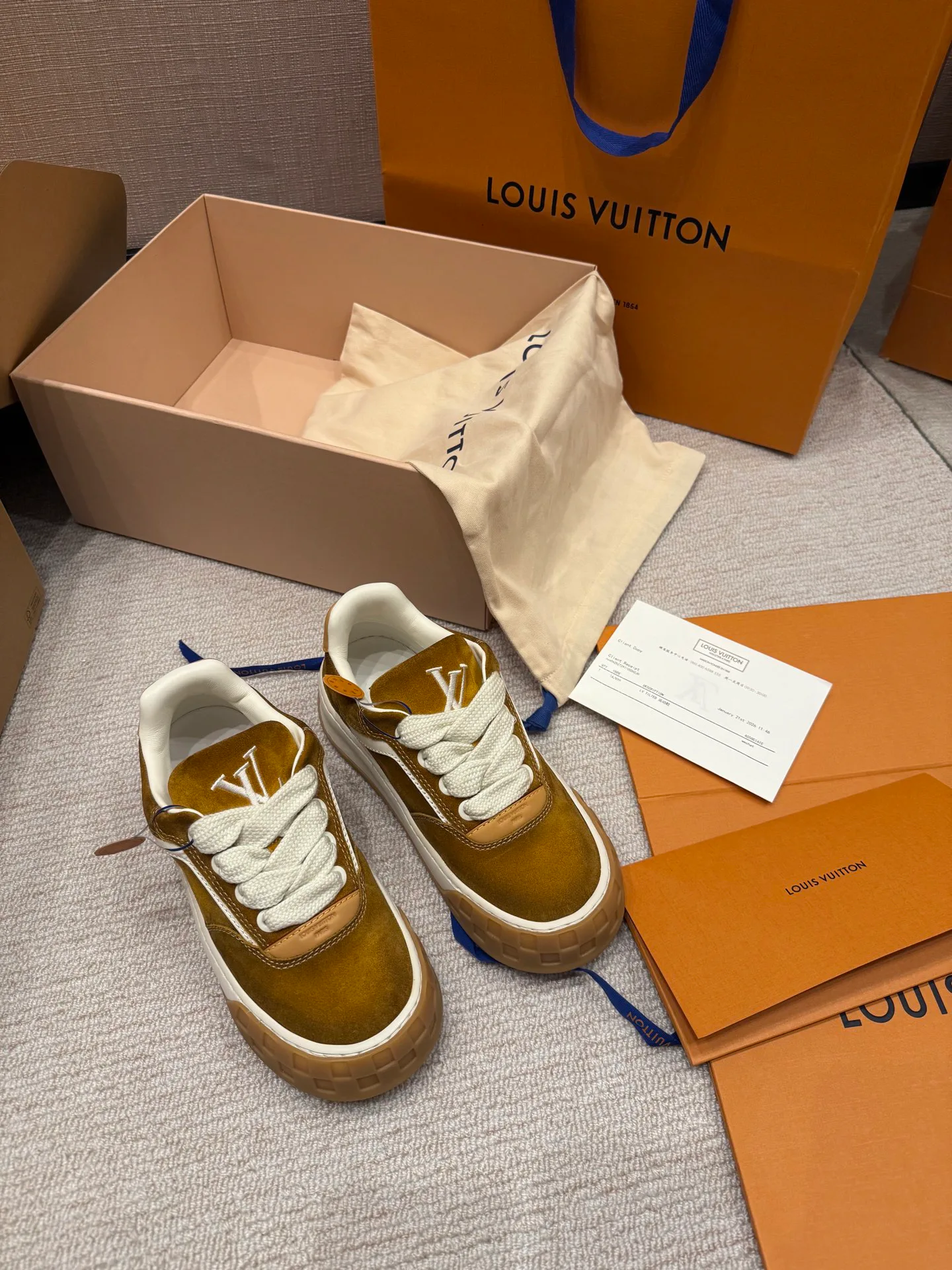 Кроссовки Женские Louis Vuitton 11478288