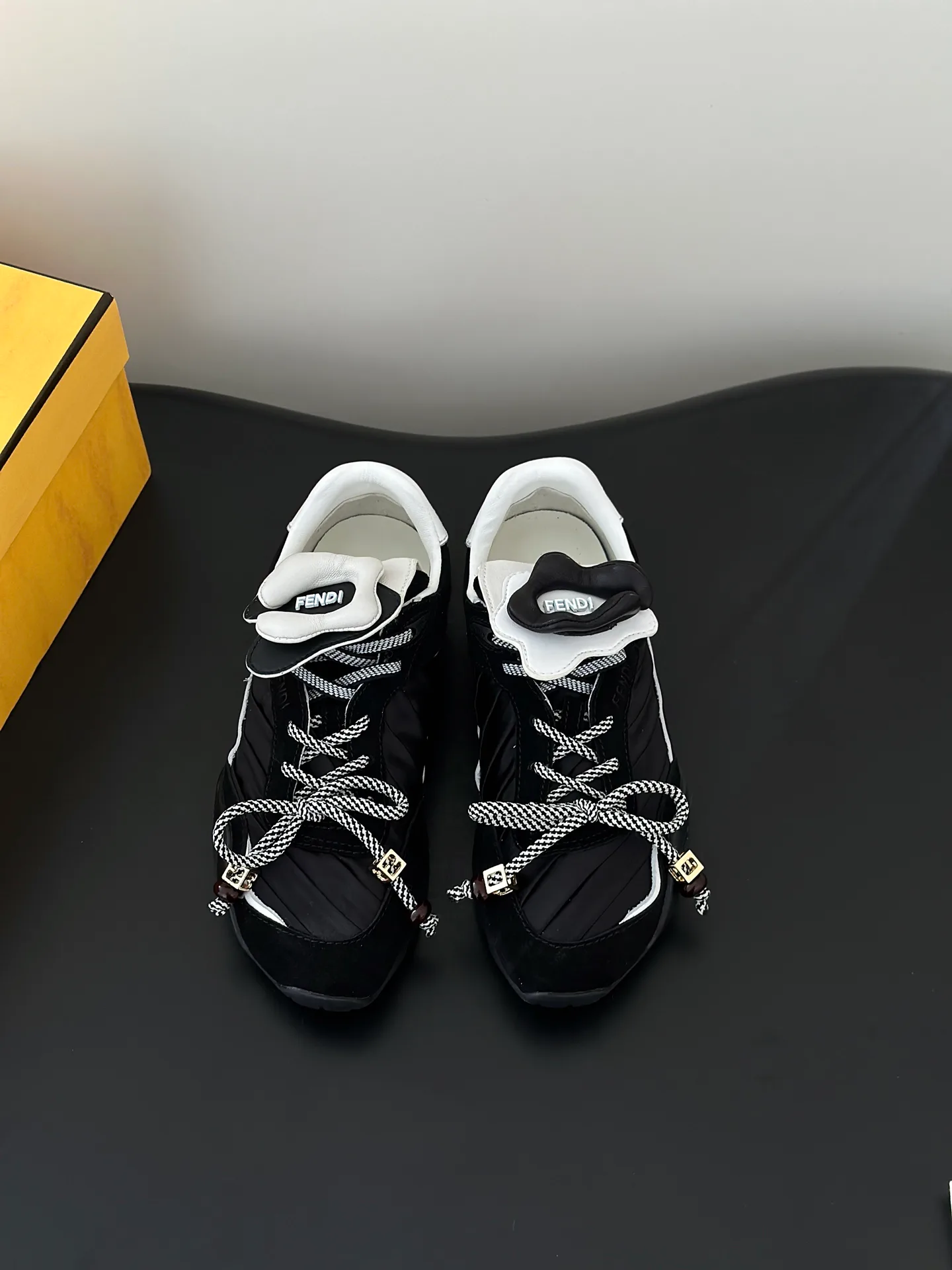 Кроссовки Женские Fendi 11886720