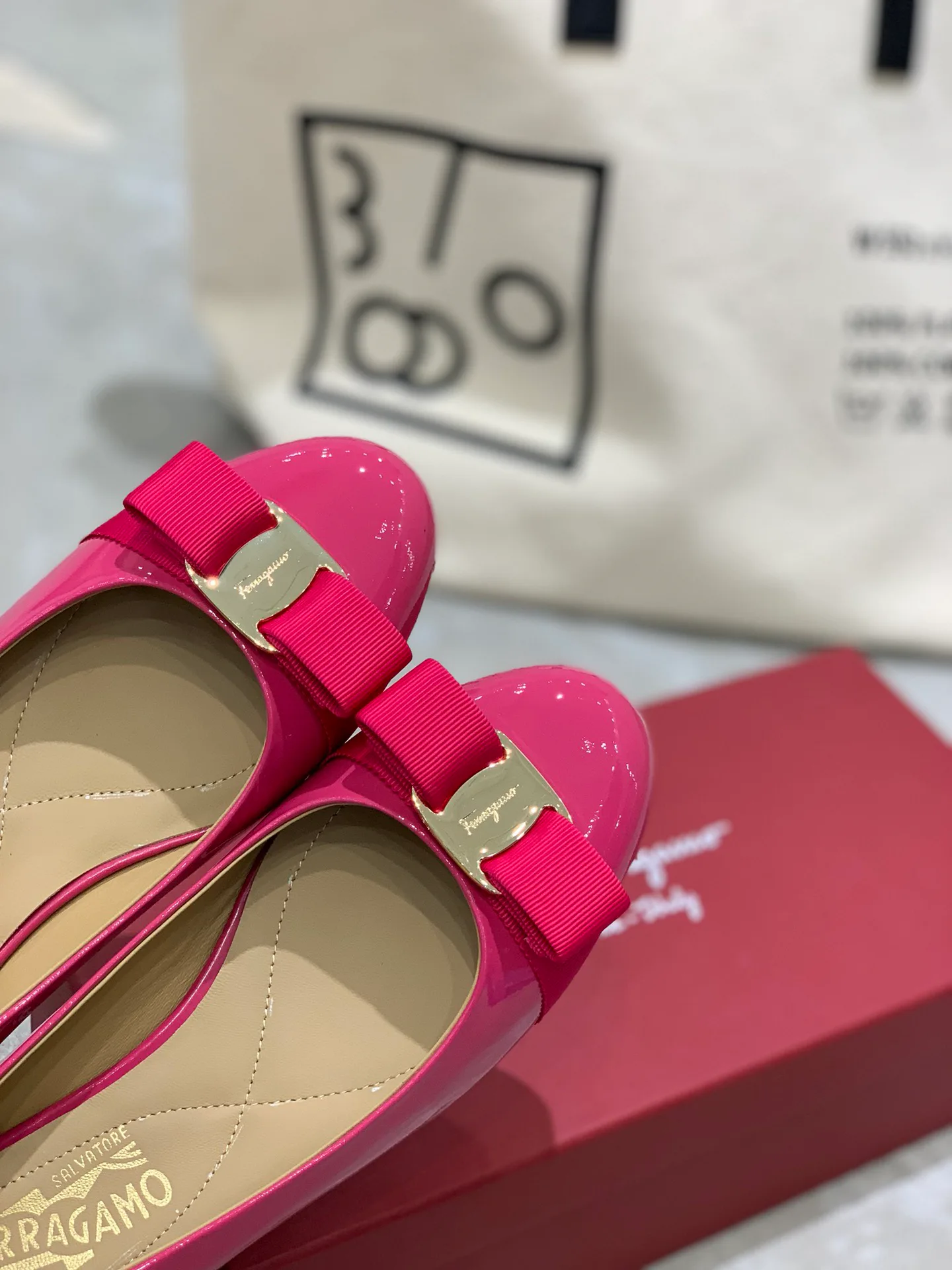 Балетки Женские Salvatore Ferragamo 18340646